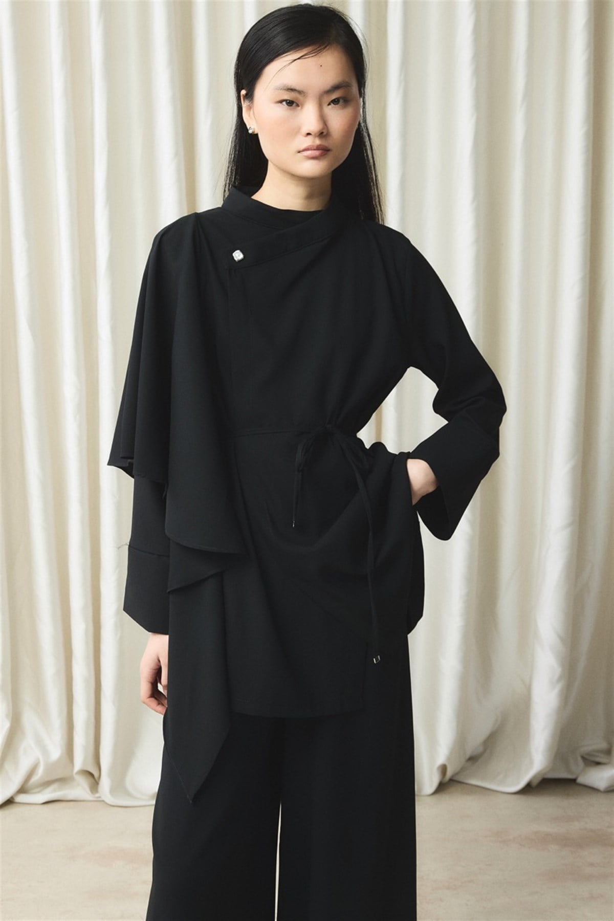 Ön Volanlı Gömlek - Siyah