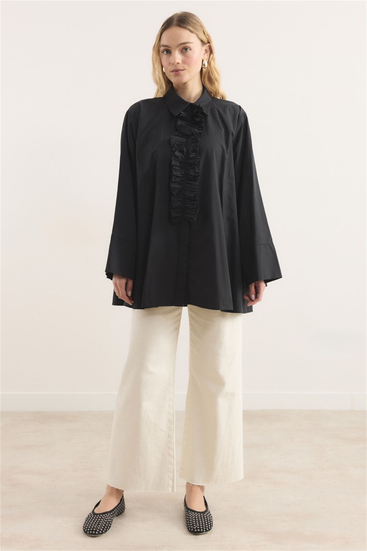 Önü Piliseli Fırfırlı Gömlek - Siyah