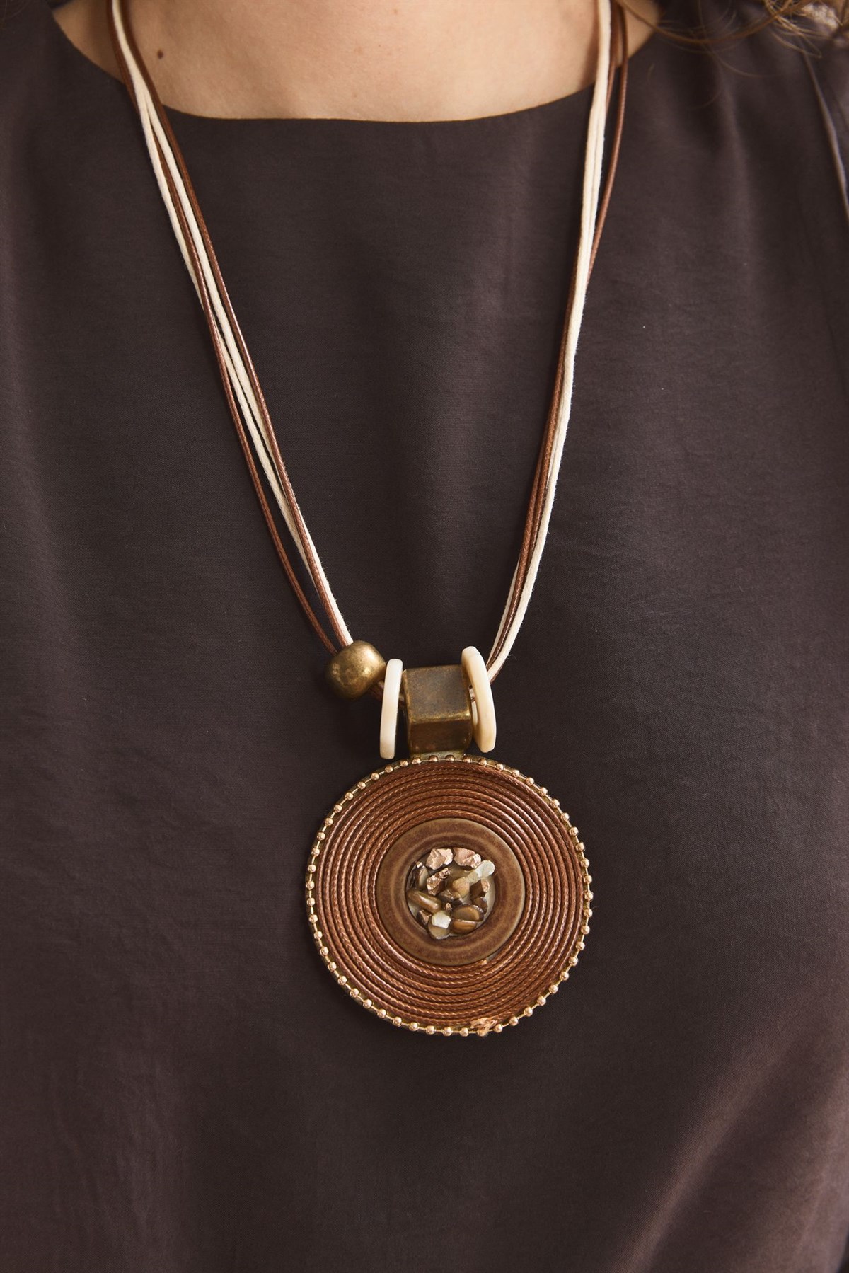 Oval Sargılı Kolye - Kahverengi