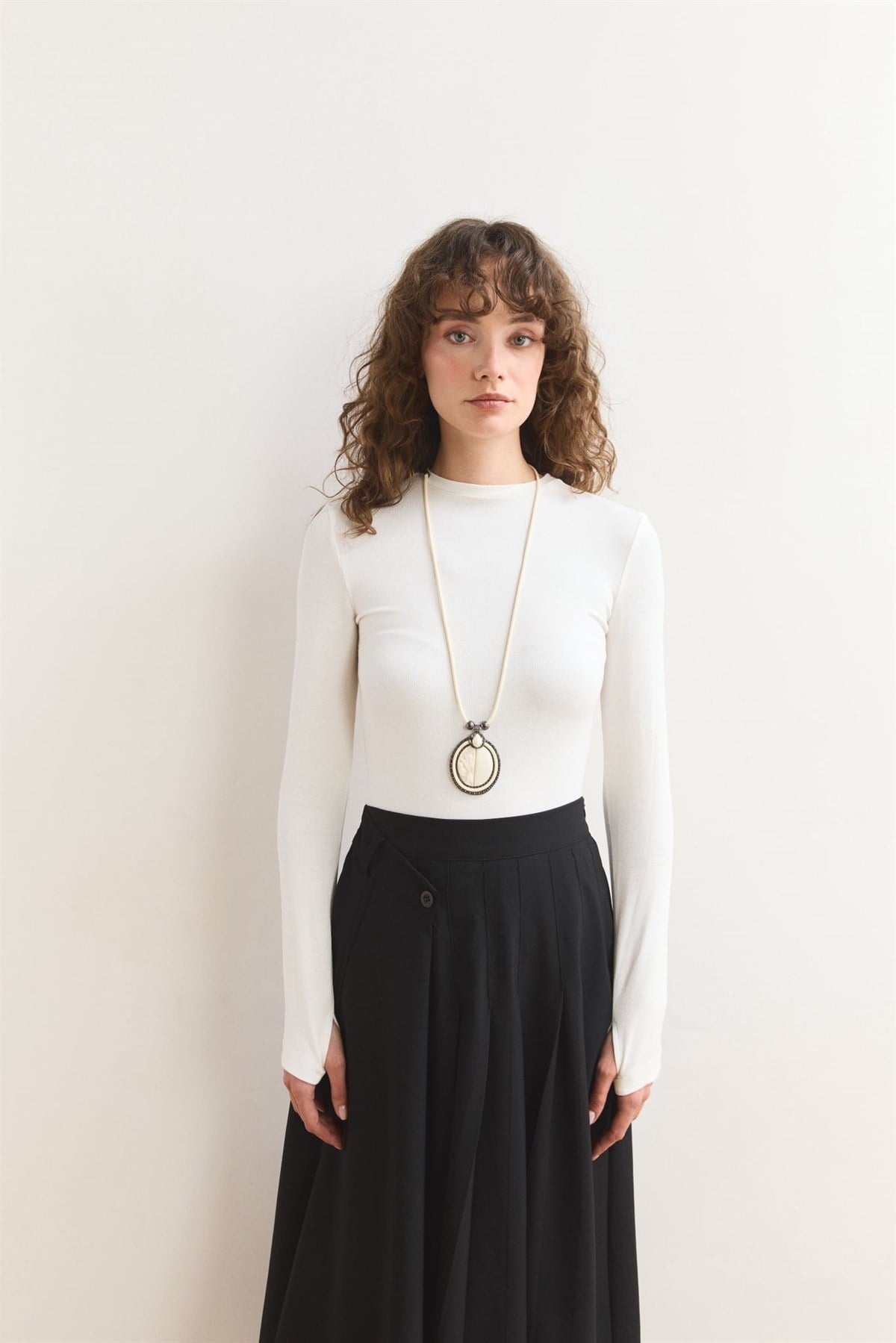 Oval Taşlı Kolye - Ekru