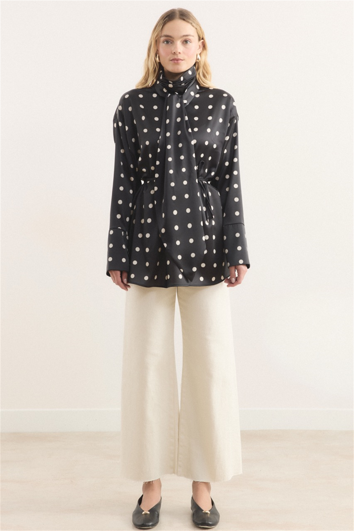 Puantiyeli Kravatlı Bluz - Siyah