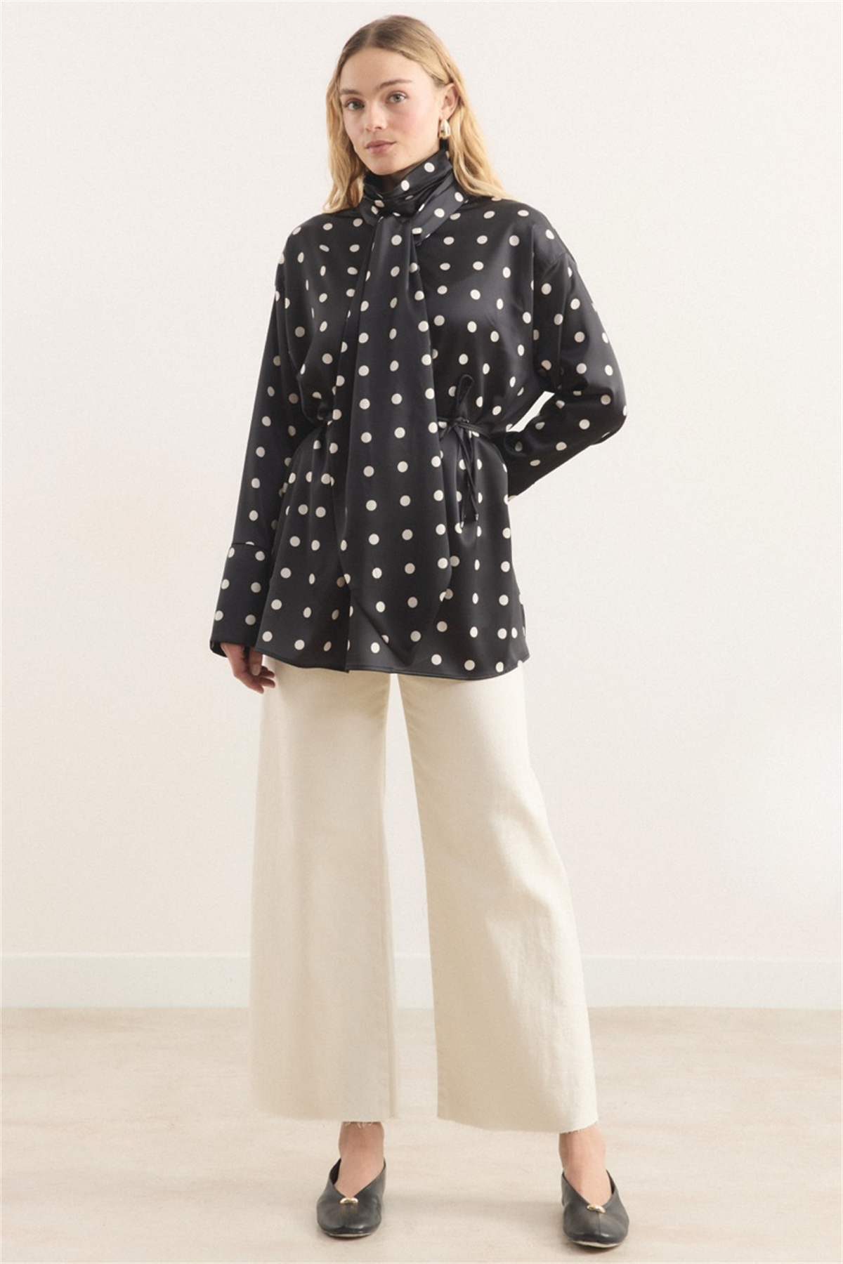 Puantiyeli Kravatlı Bluz - Siyah