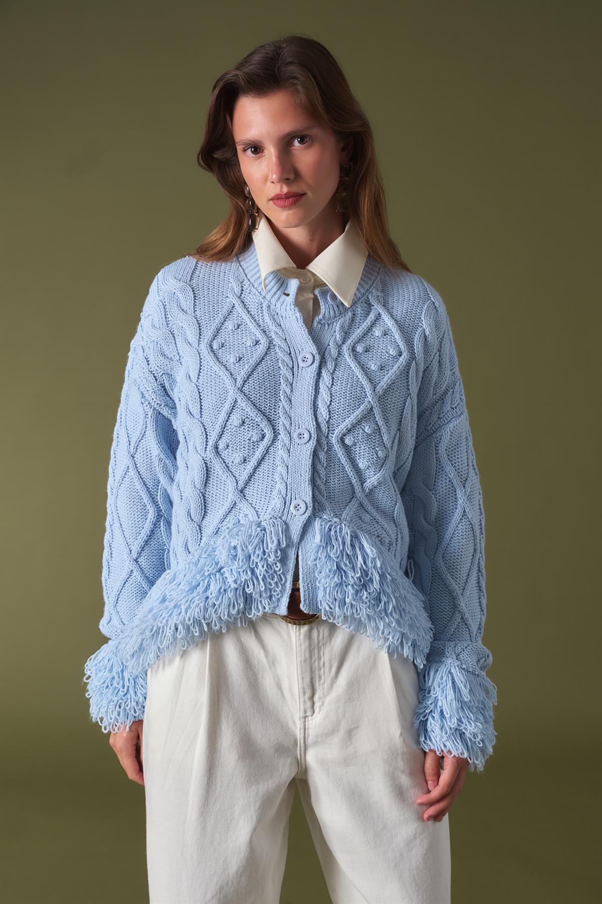 Püskül Detaylı Düğmeli Hırka - bebe mavisi