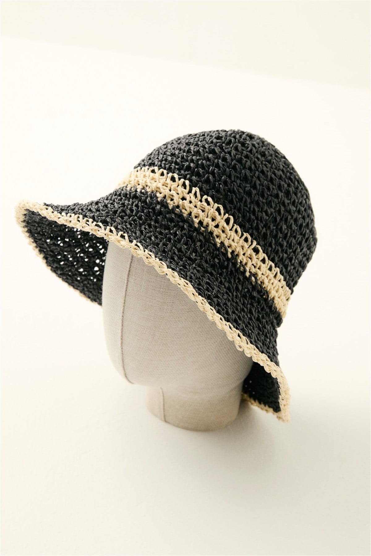 Renk Geçişli El Örgüsü Hasır Şapka - Siyah