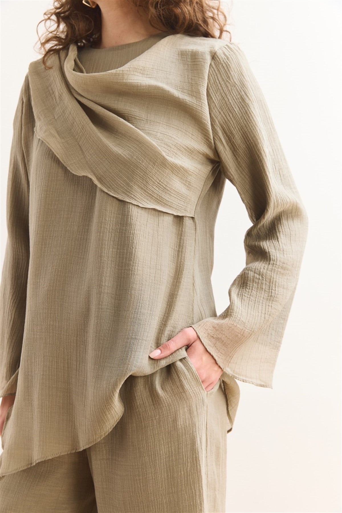 Şal Yaka Broşlu Takım - Çağla