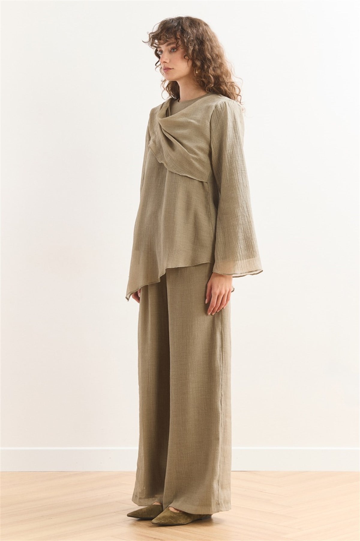 Şal Yaka Broşlu Takım - Çağla