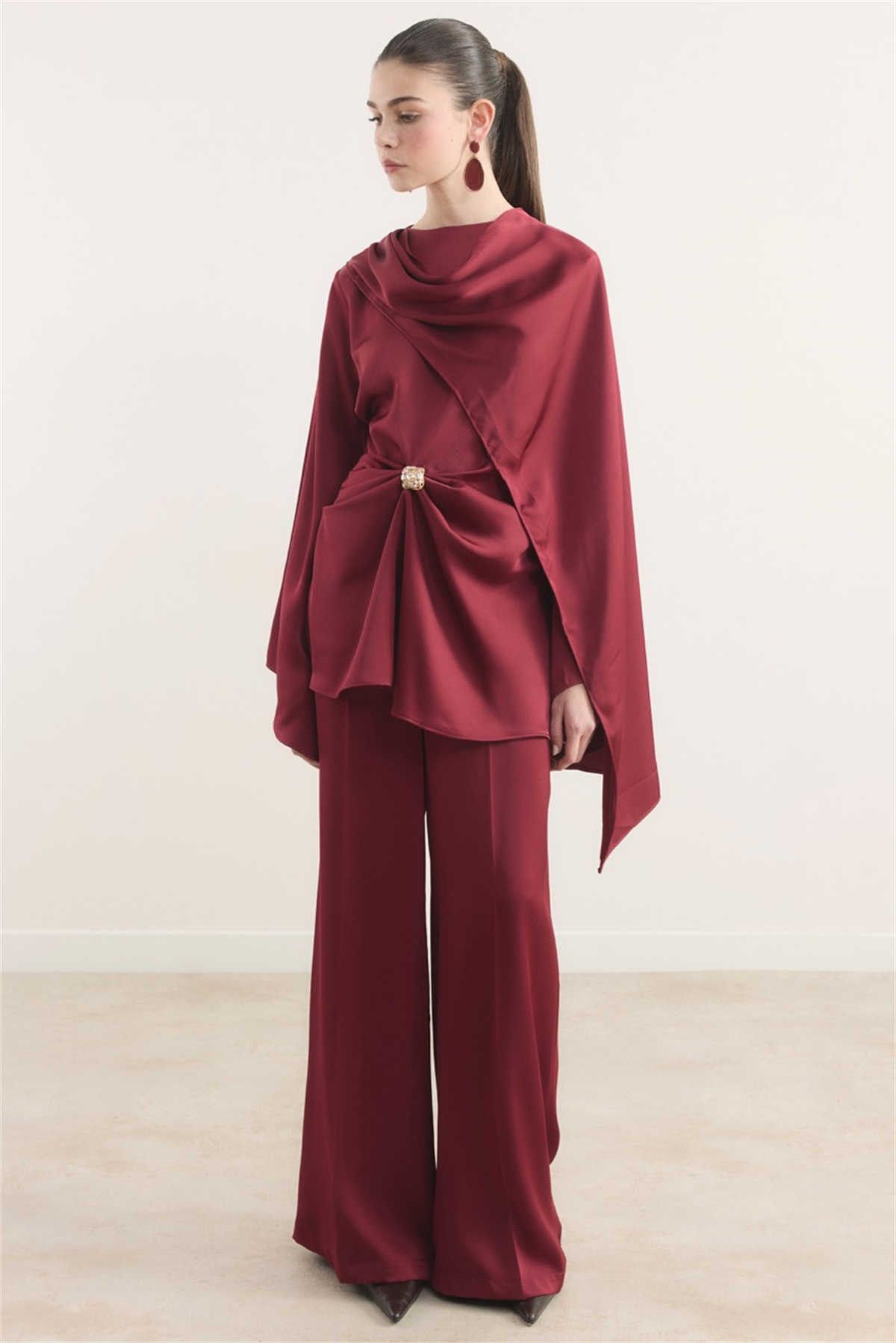 Saten Broşlu Takım - Bordo
