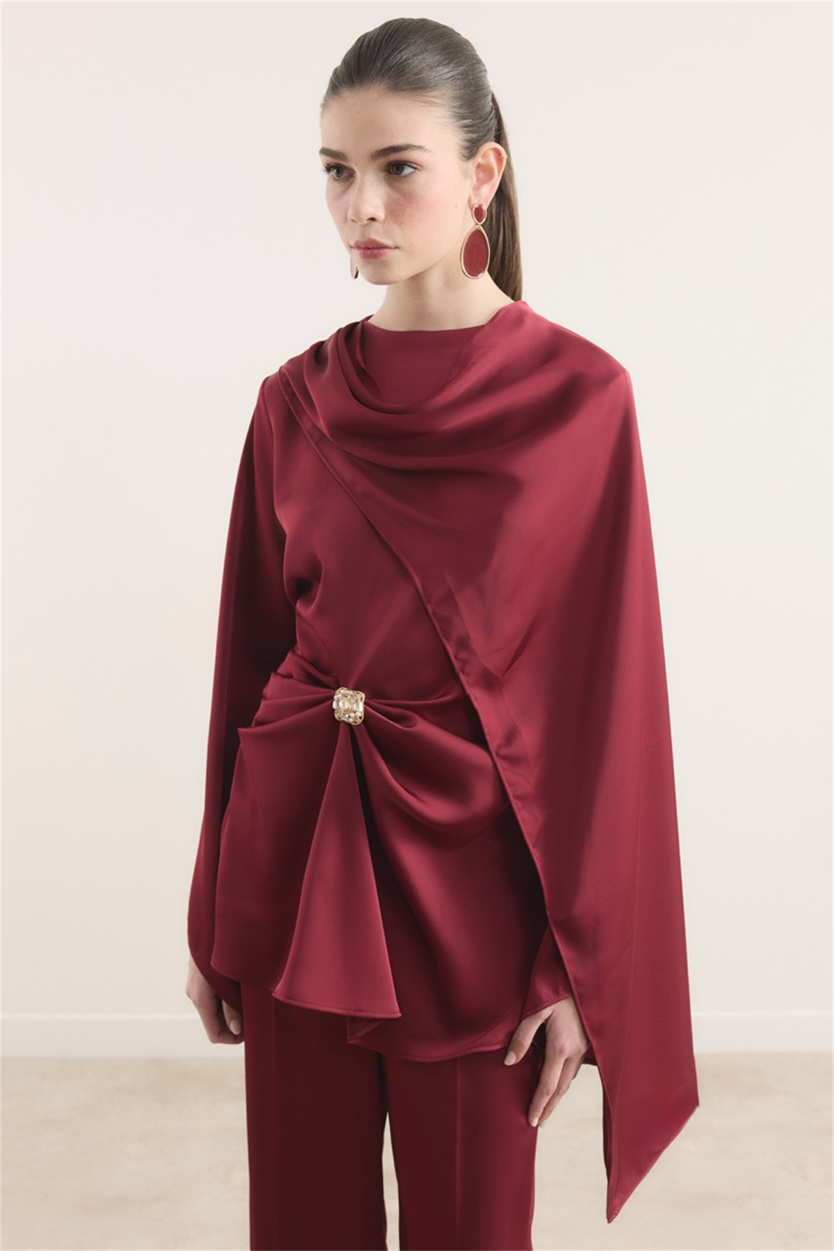 Saten Broşlu Takım - Bordo
