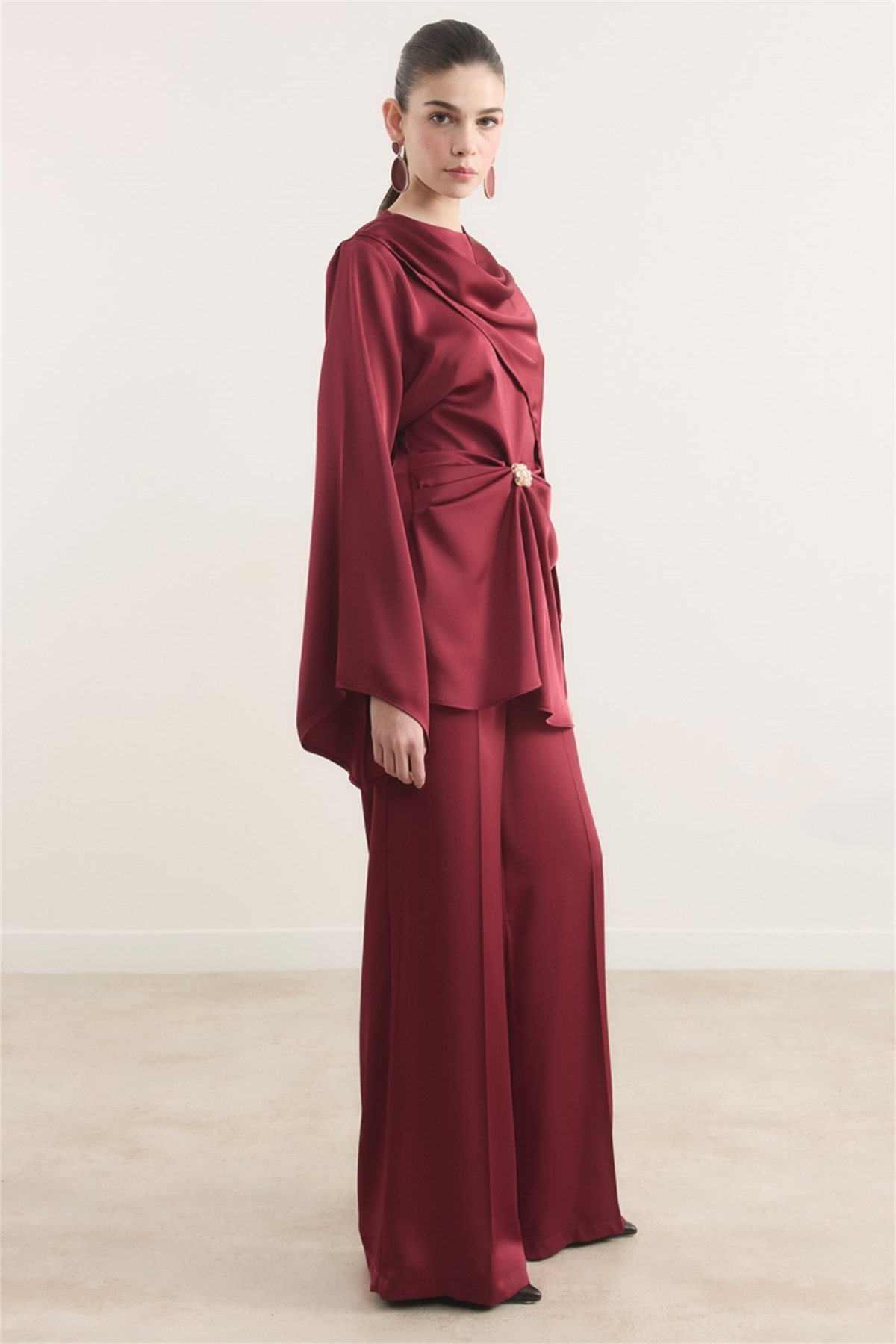 Saten Broşlu Takım - Bordo