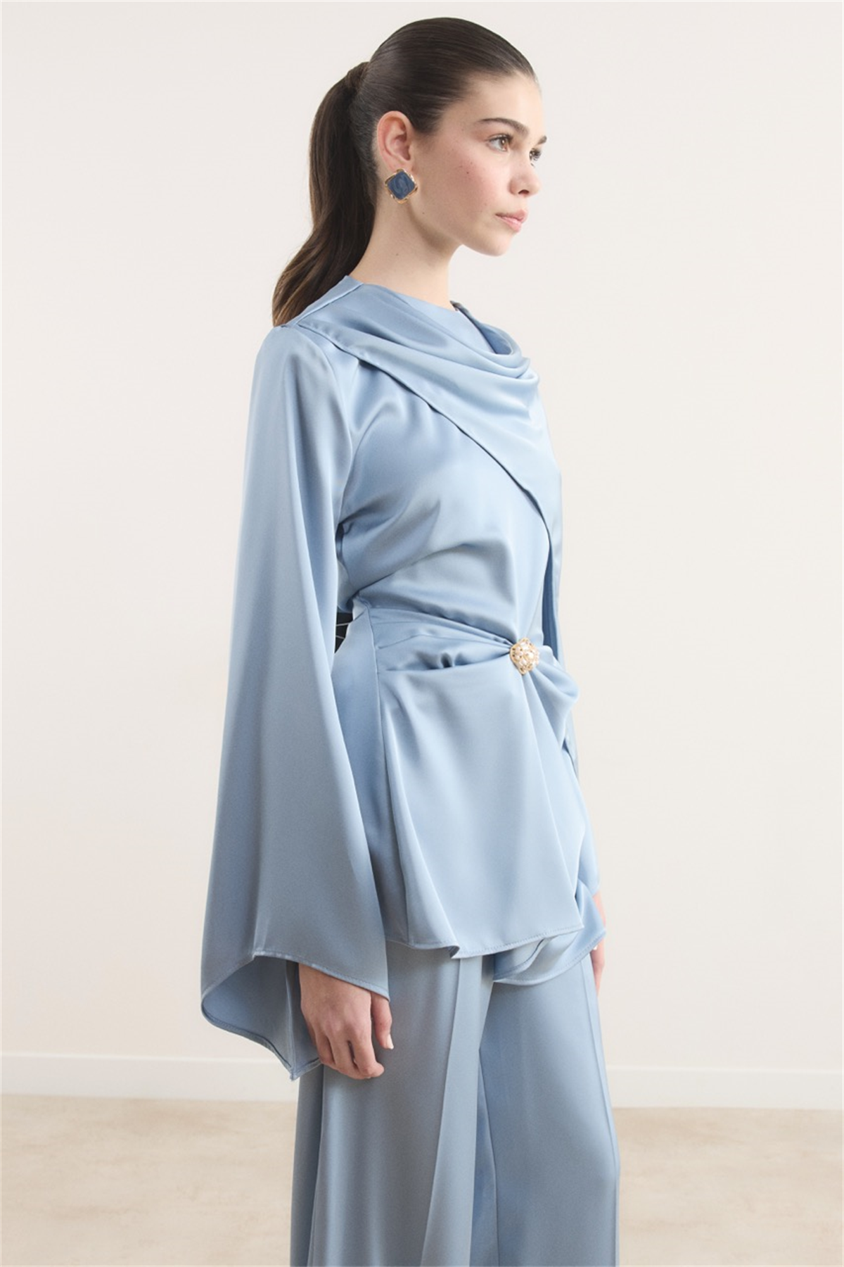 Saten Broşlu Takım - Mavi