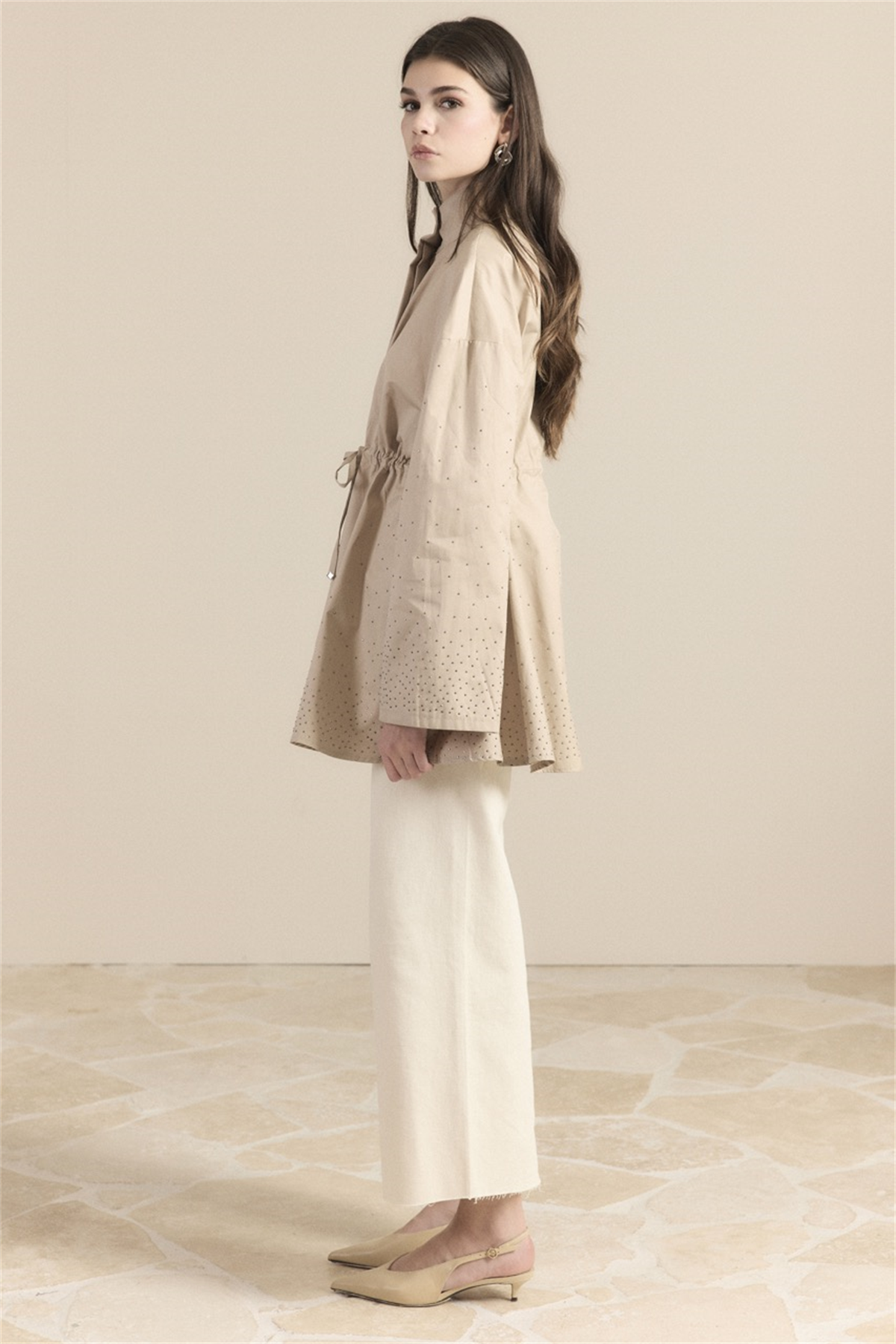 Taş Detay Bel Tünelli Trenç - Bej