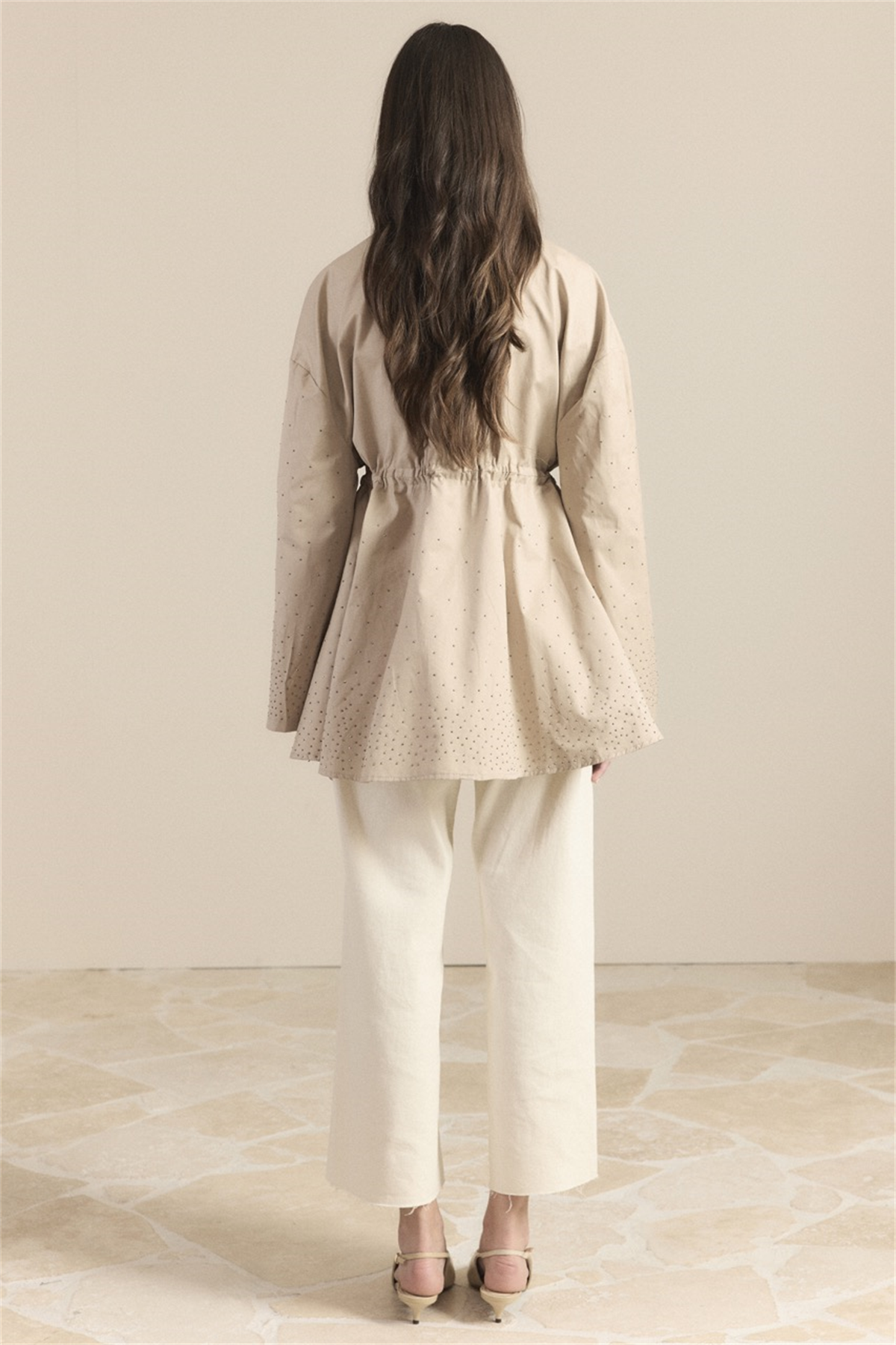 Taş Detay Bel Tünelli Trenç - Bej