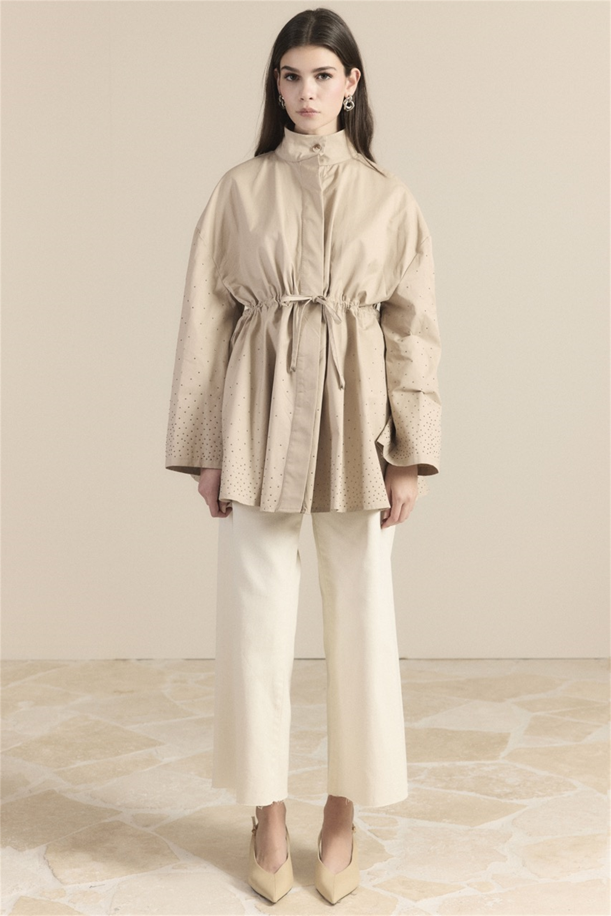 Taş Detay Bel Tünelli Trenç - Bej