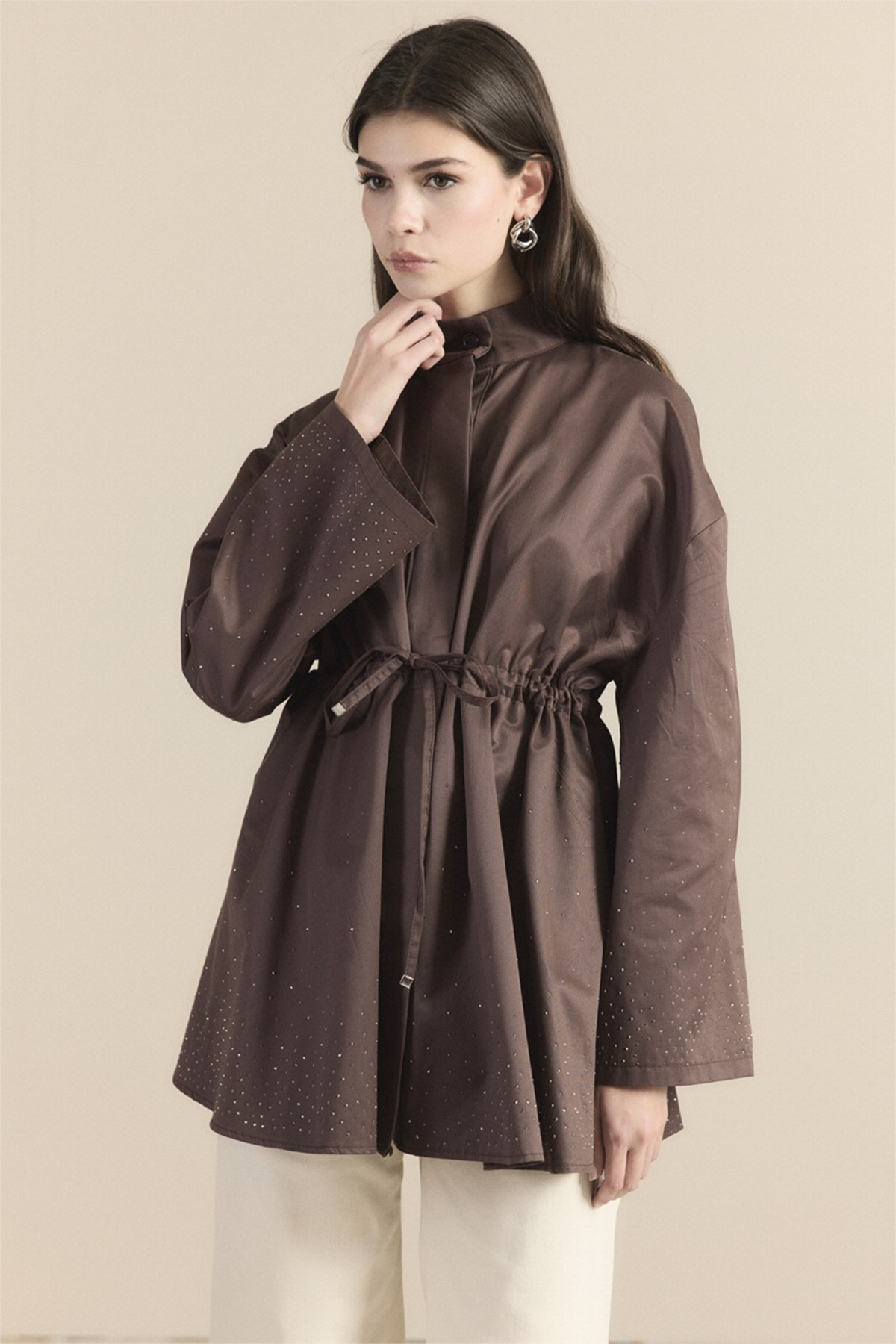 Taş Detay Bel Tünelli Trenç - Kahve