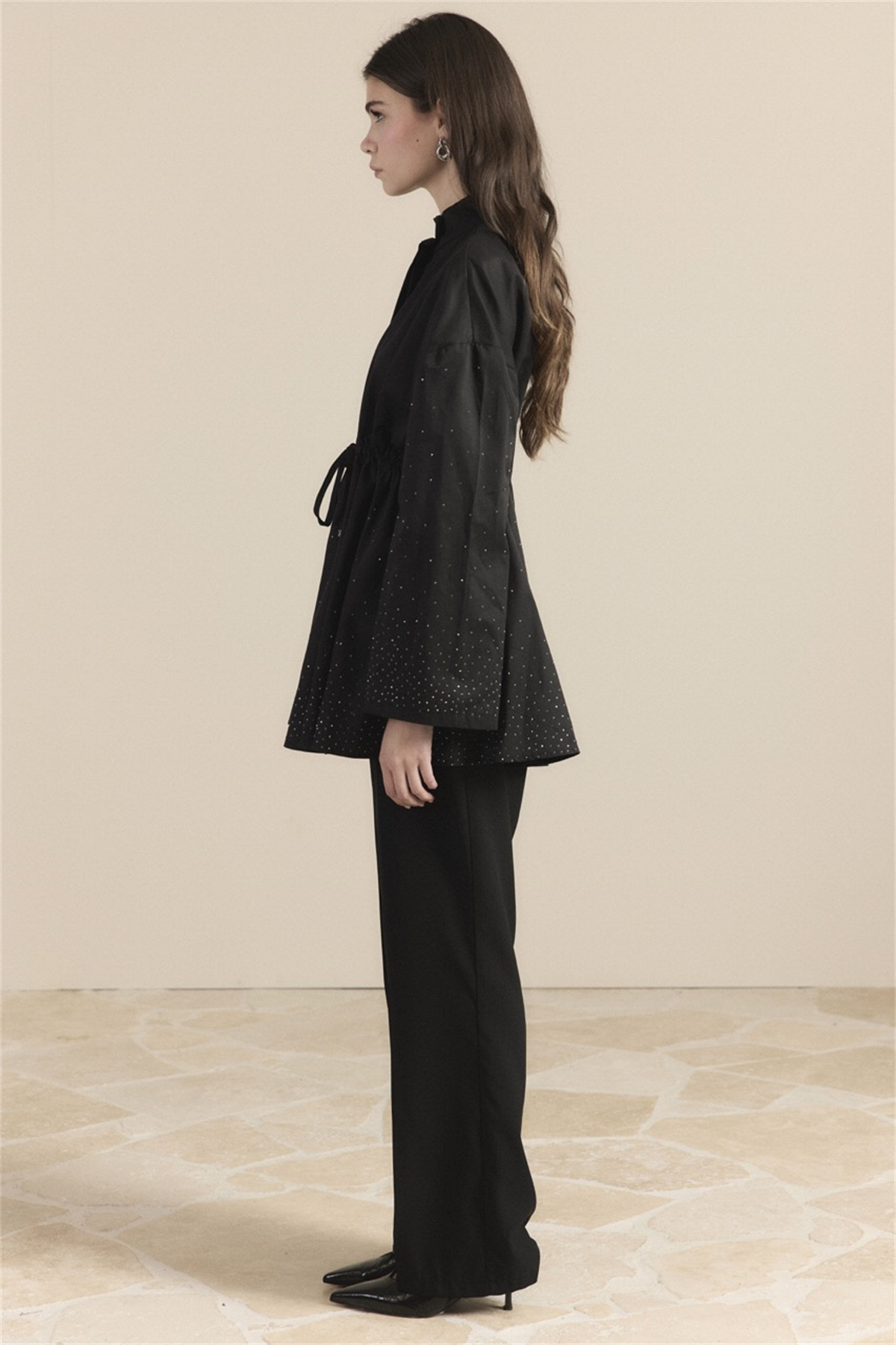 Taş Detay Bel Tünelli Trenç - Siyah