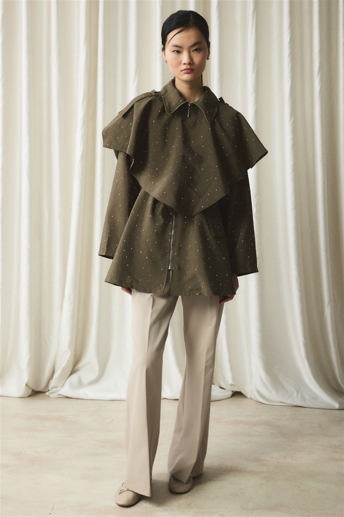 Taş Detaylı Pelerinli Ceket - Haki