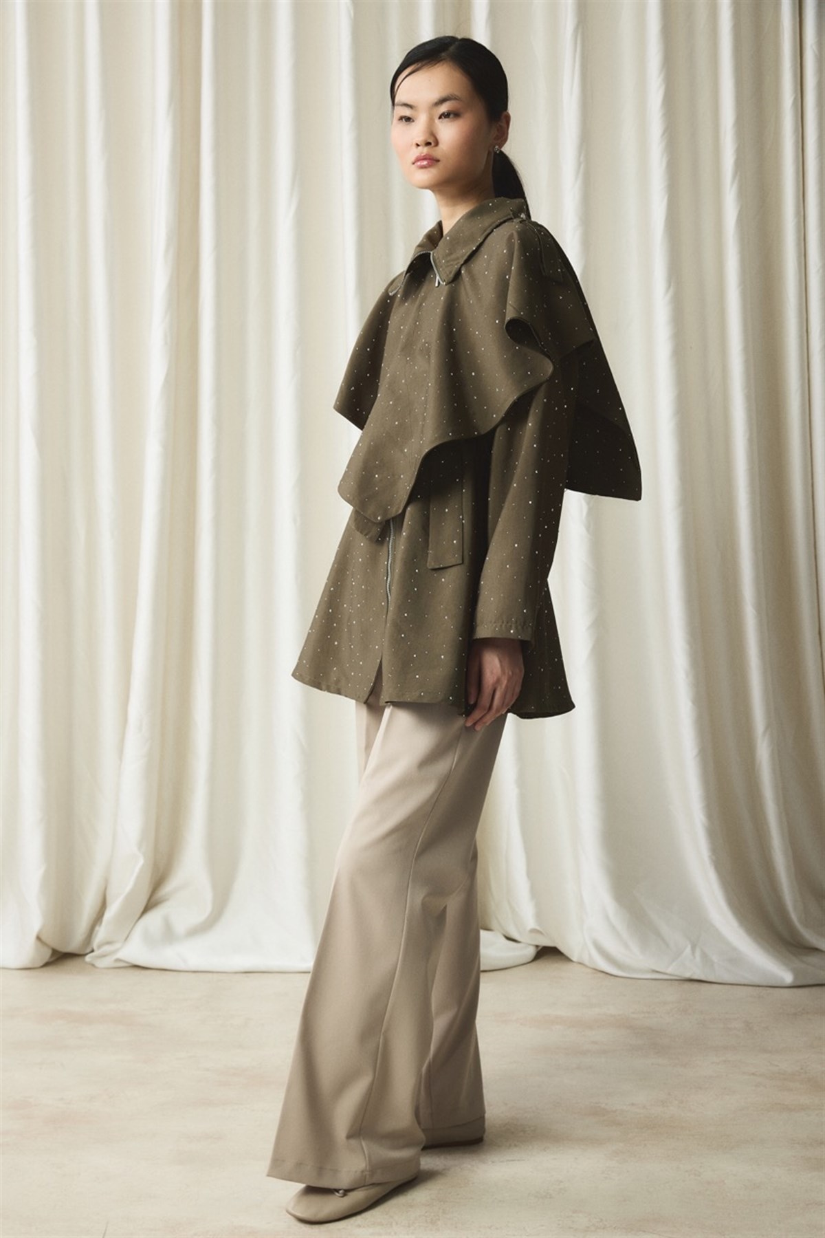 Taş Detaylı Pelerinli Ceket - Haki