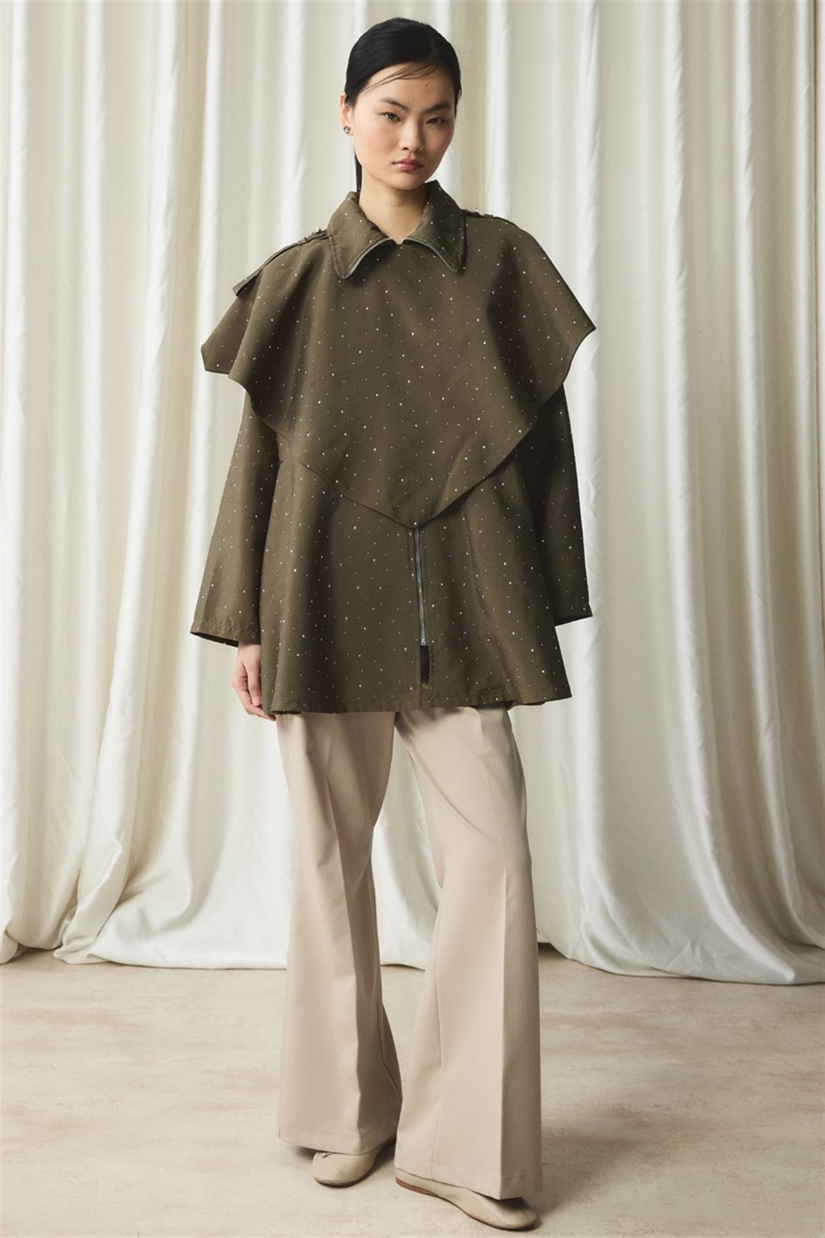 Taş Detaylı Pelerinli Ceket - Haki