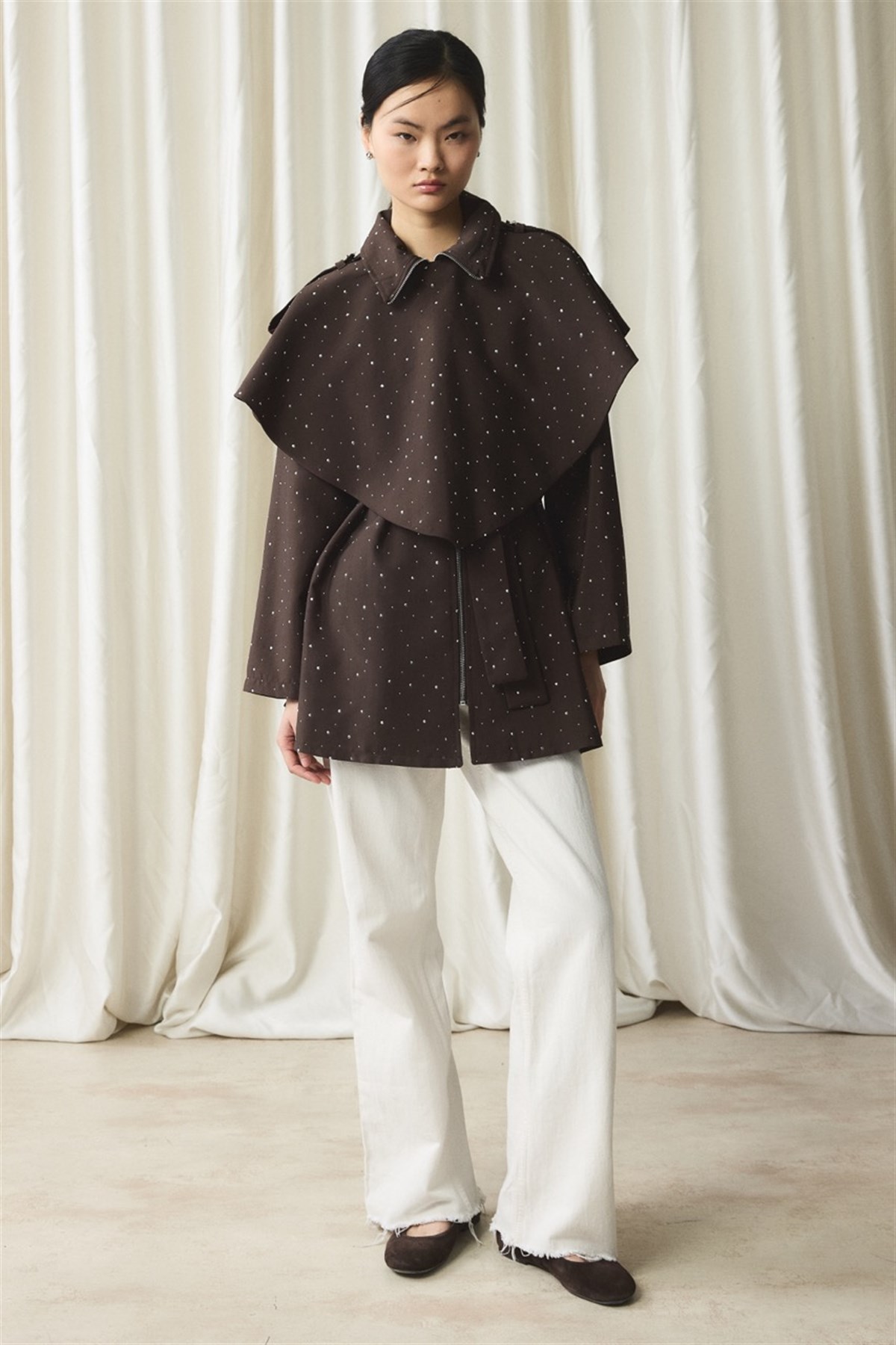 Taş Detaylı Pelerinli Ceket - Kahve