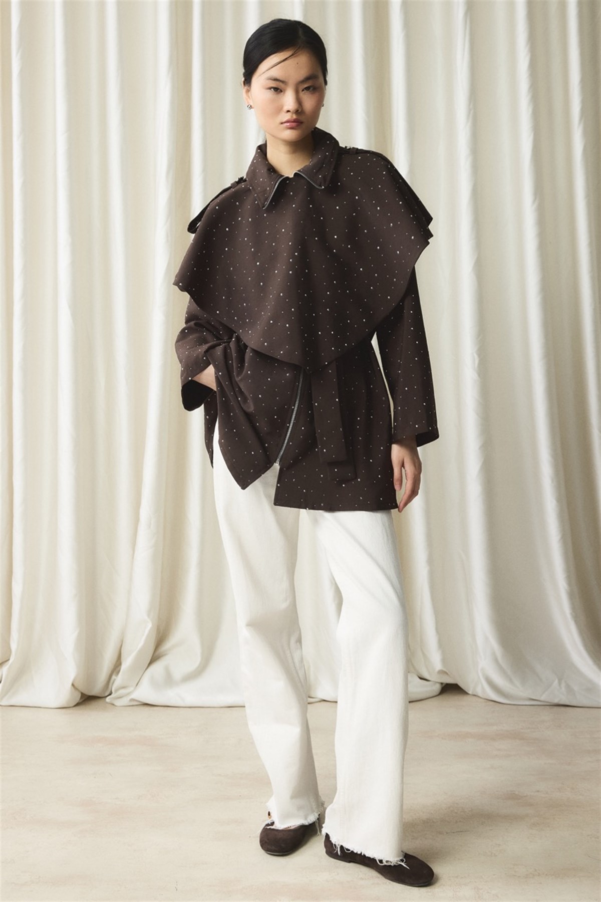 Taş Detaylı Pelerinli Ceket - Kahve