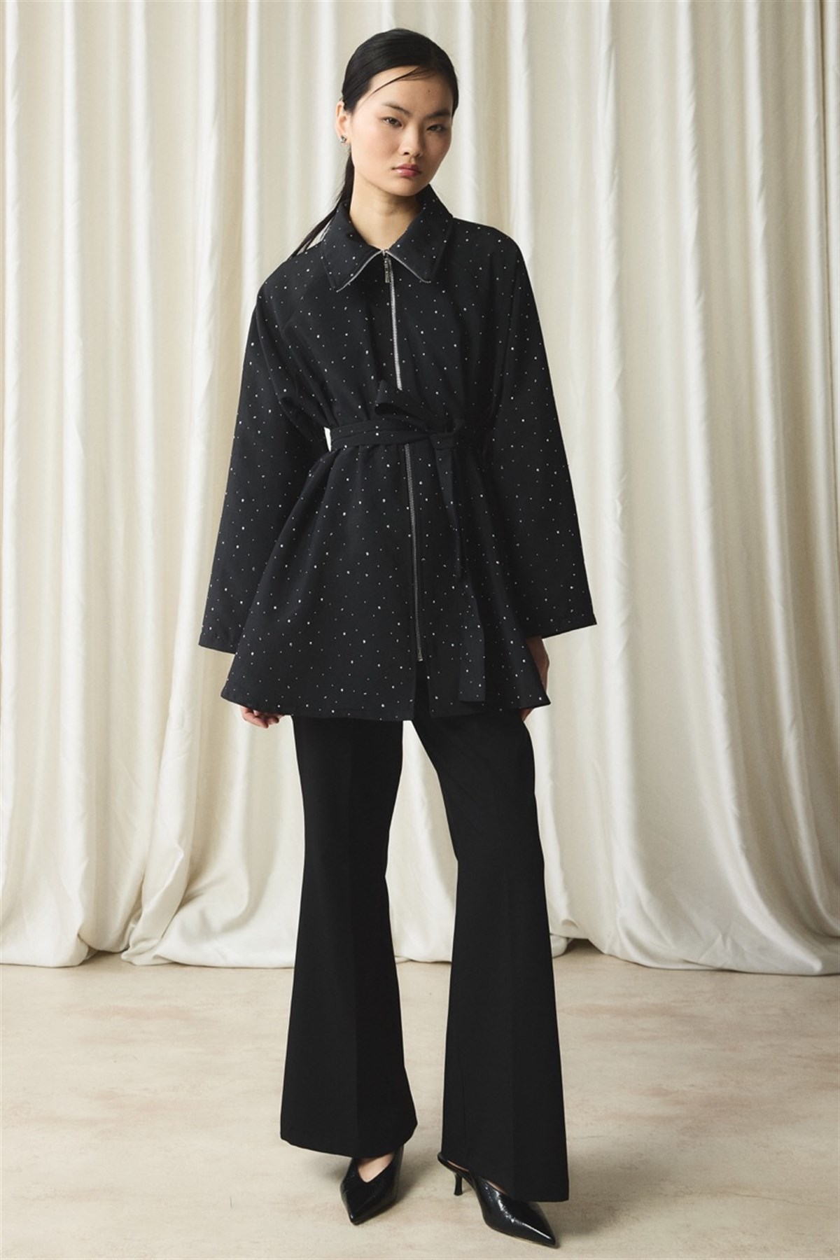 Taş Detaylı Pelerinli Ceket - Siyah