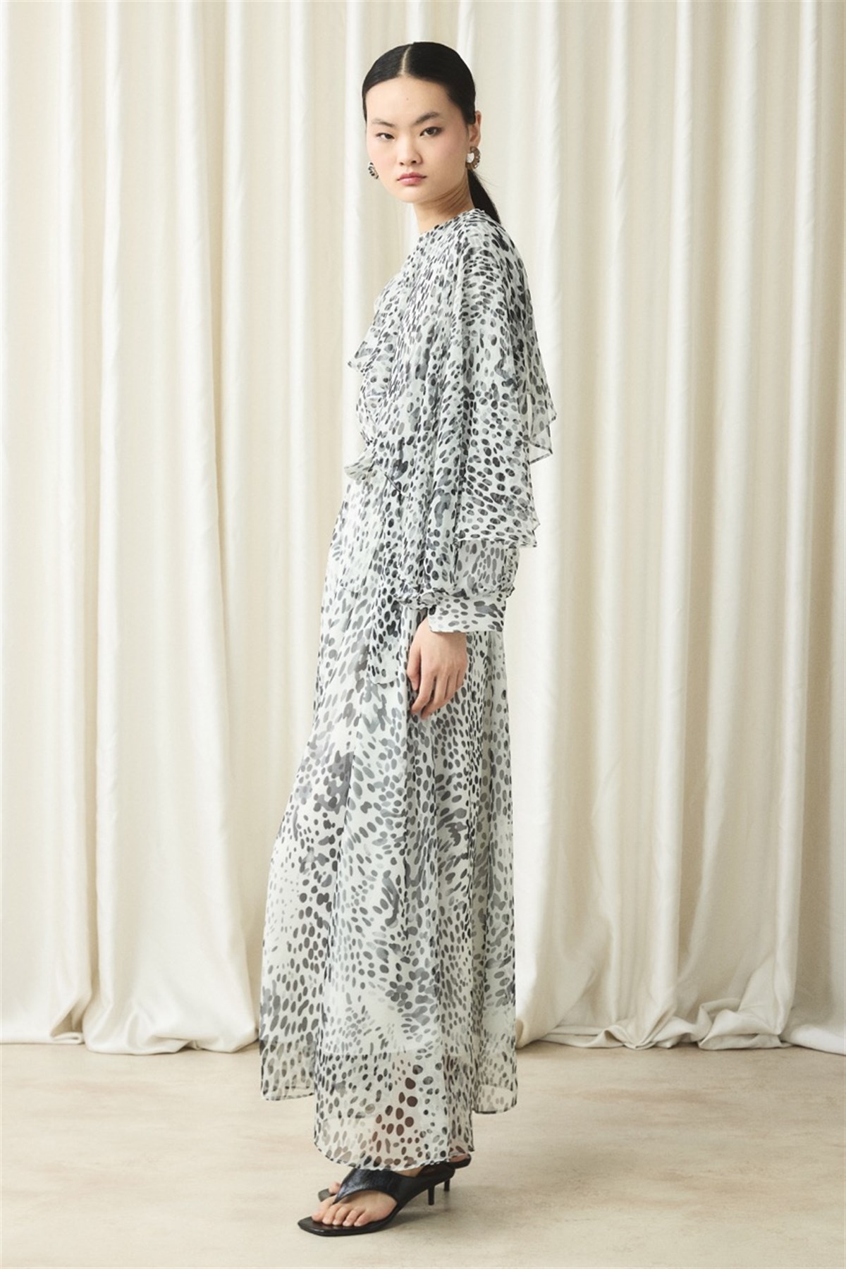 Yaka Detay Baskılı Şifon Elbise - Ekru