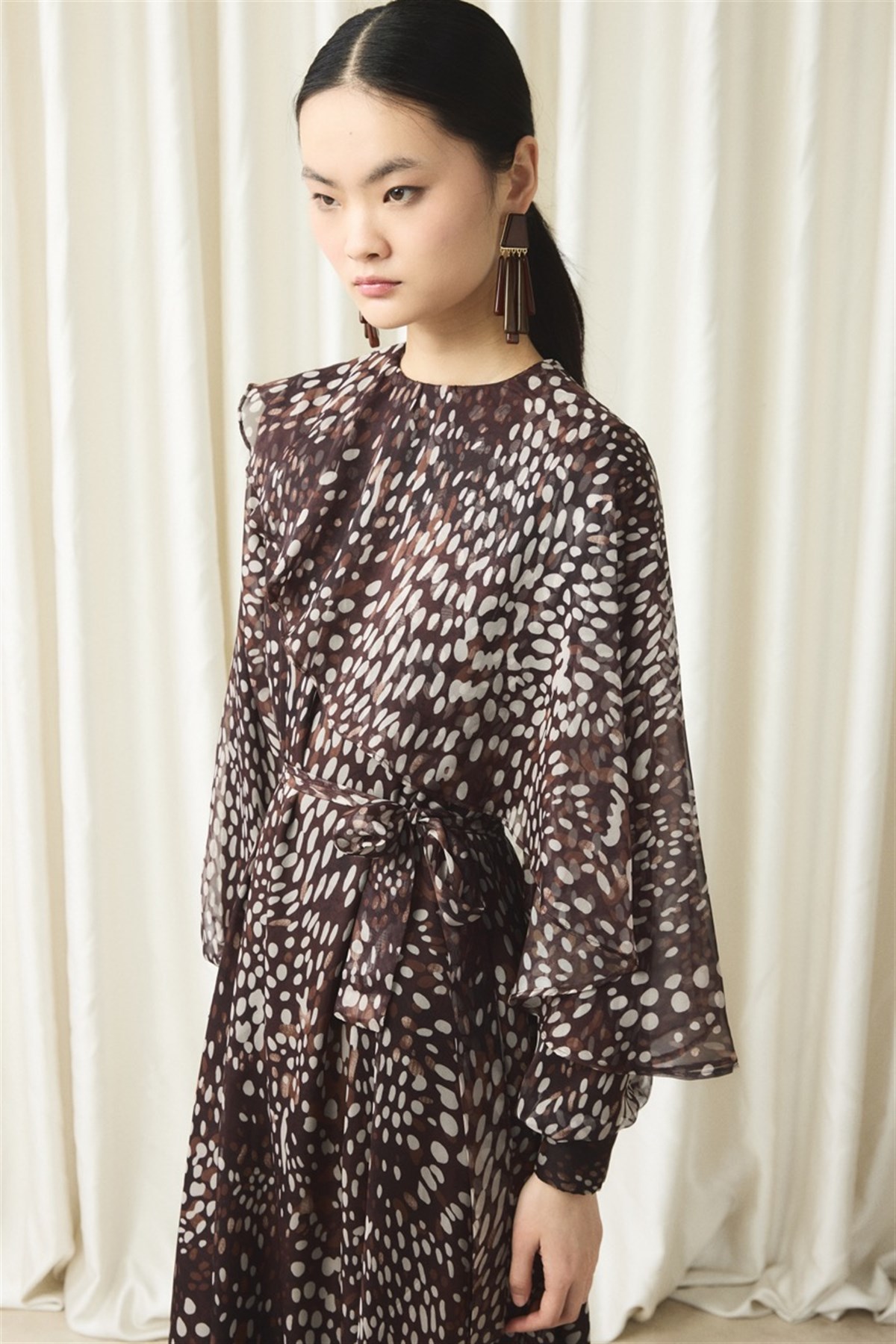 Yaka Detay Baskılı Şifon Elbise - Kahve