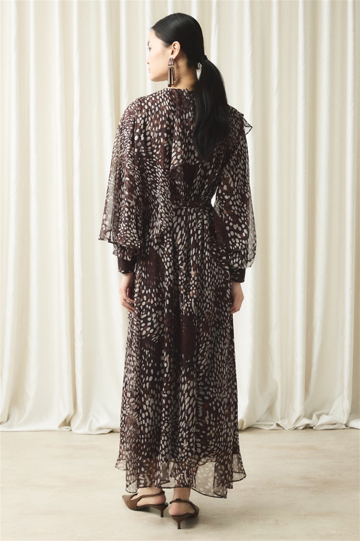 Yaka Detay Baskılı Şifon Elbise - Kahve