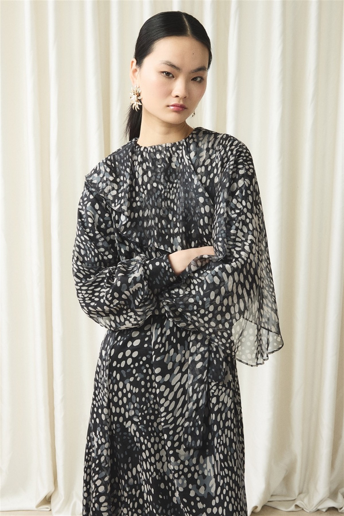 Yaka Detay Baskılı Şifon Elbise - Siyah