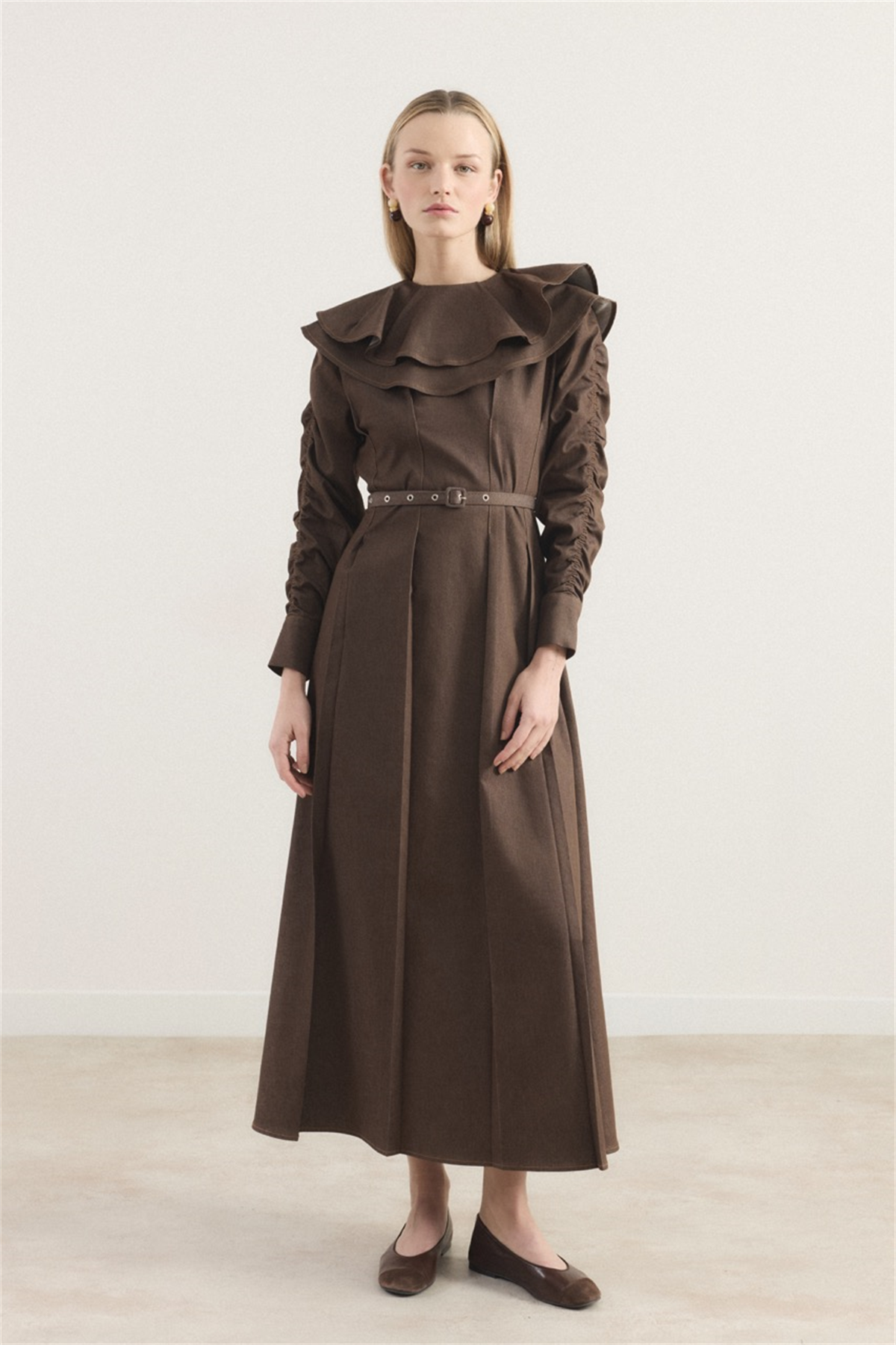 Yaka Detay Süs Dikişli Kot Elbise - Kahve