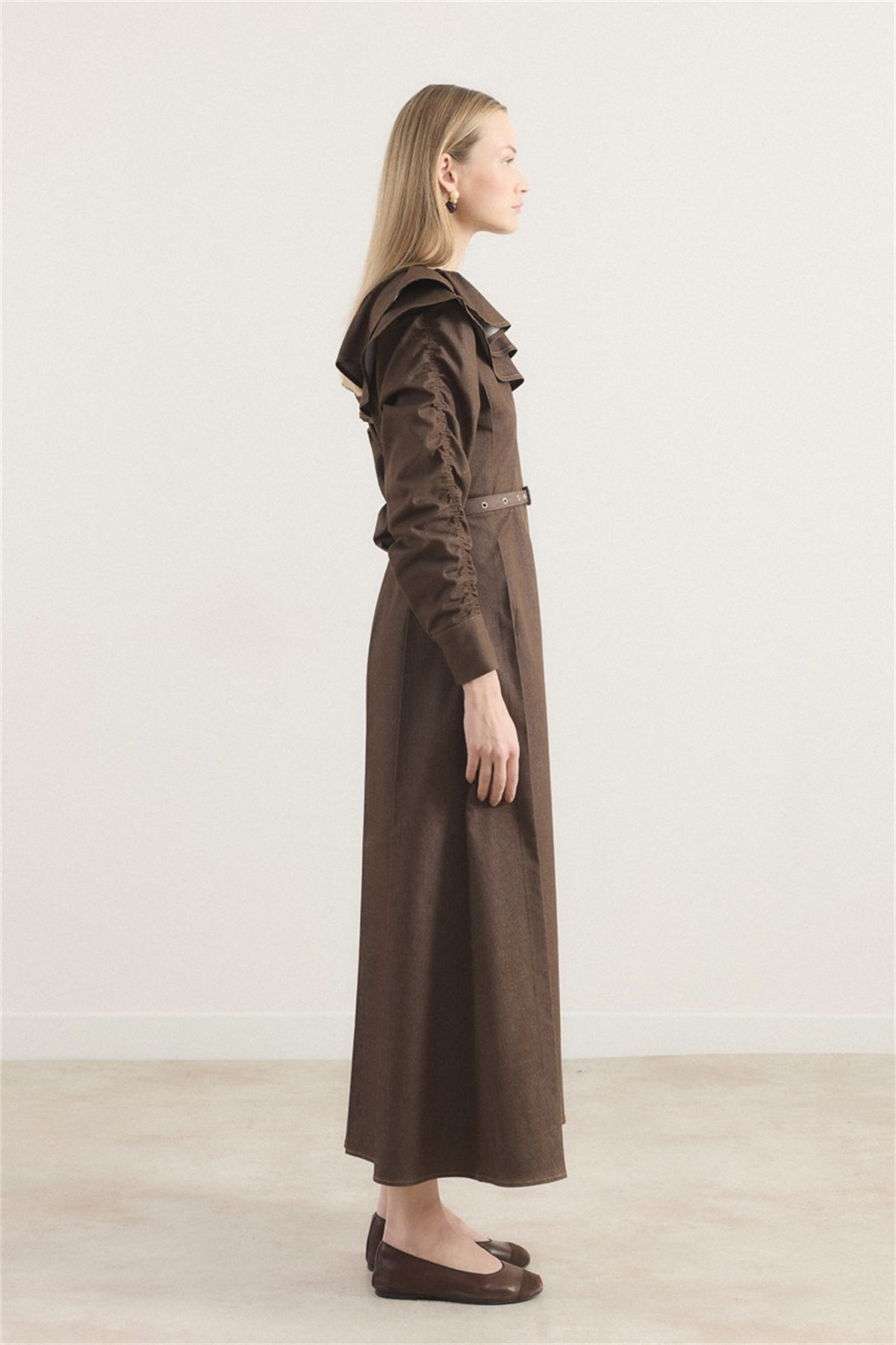 Yaka Detay Süs Dikişli Kot Elbise - Kahve