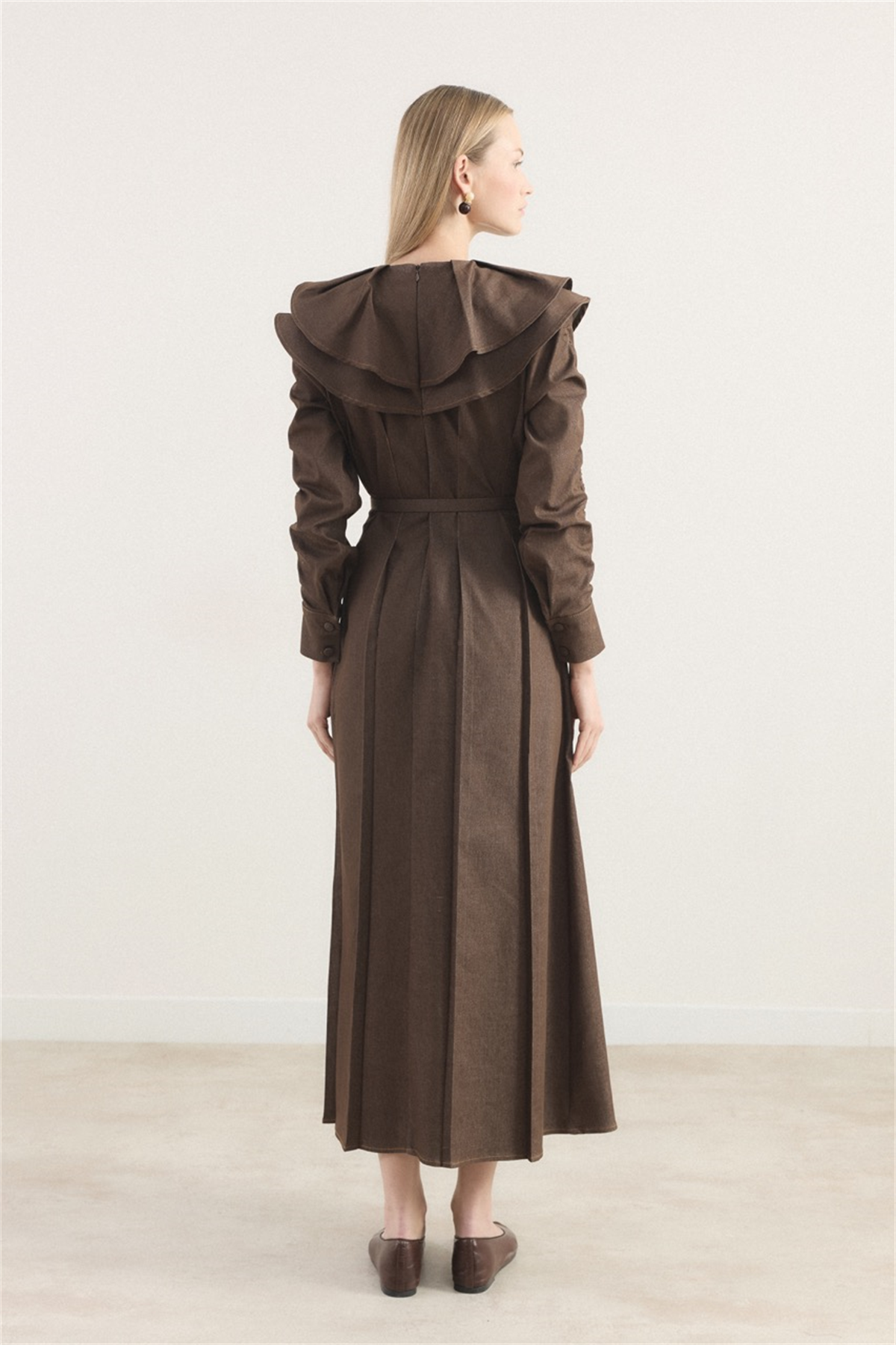 Yaka Detay Süs Dikişli Kot Elbise - Kahve