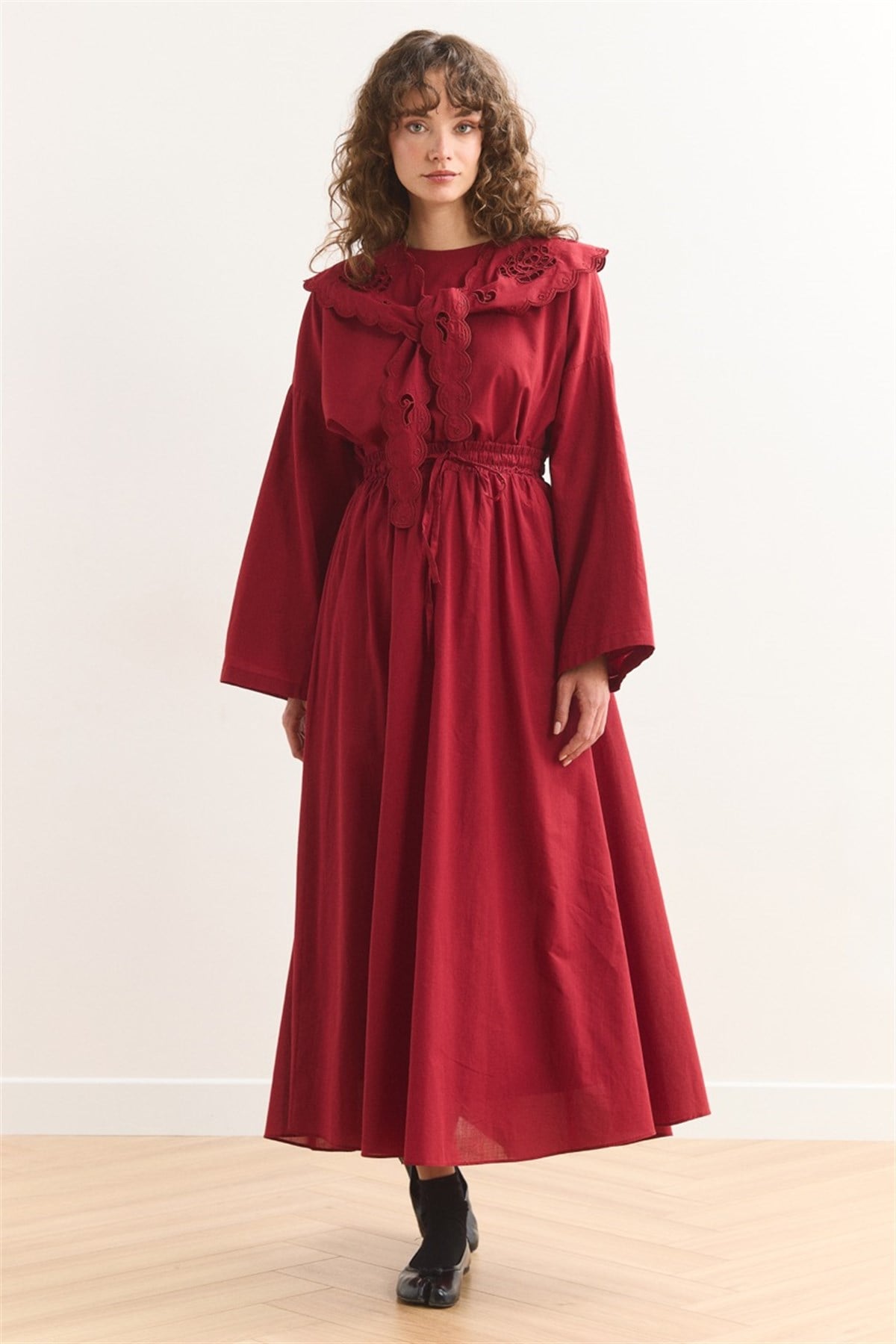 Yaka Nakış Detaylı Vual Etek Takım - Kırmızı