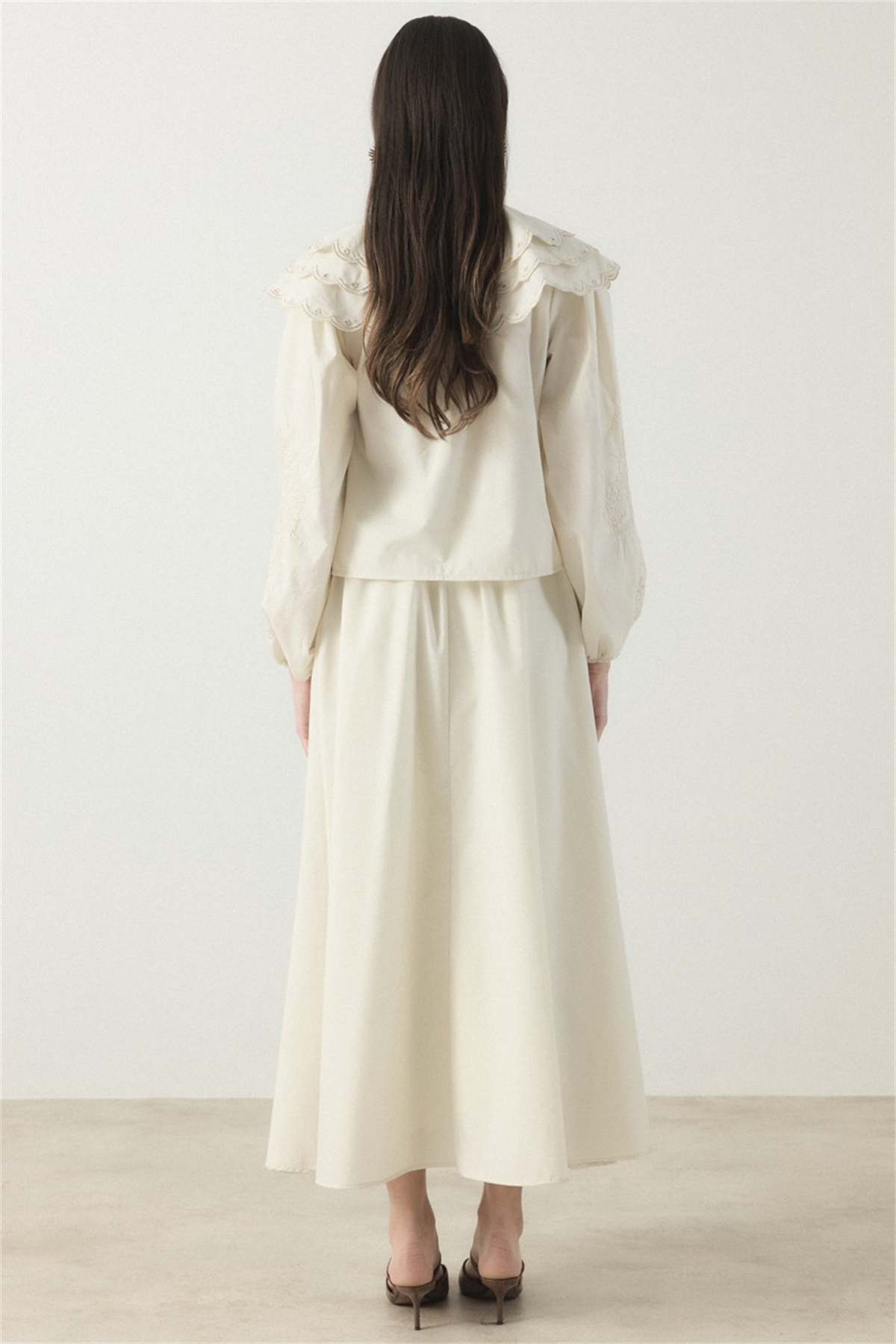 Yaka Nakışlı Dacron Takım - Krem