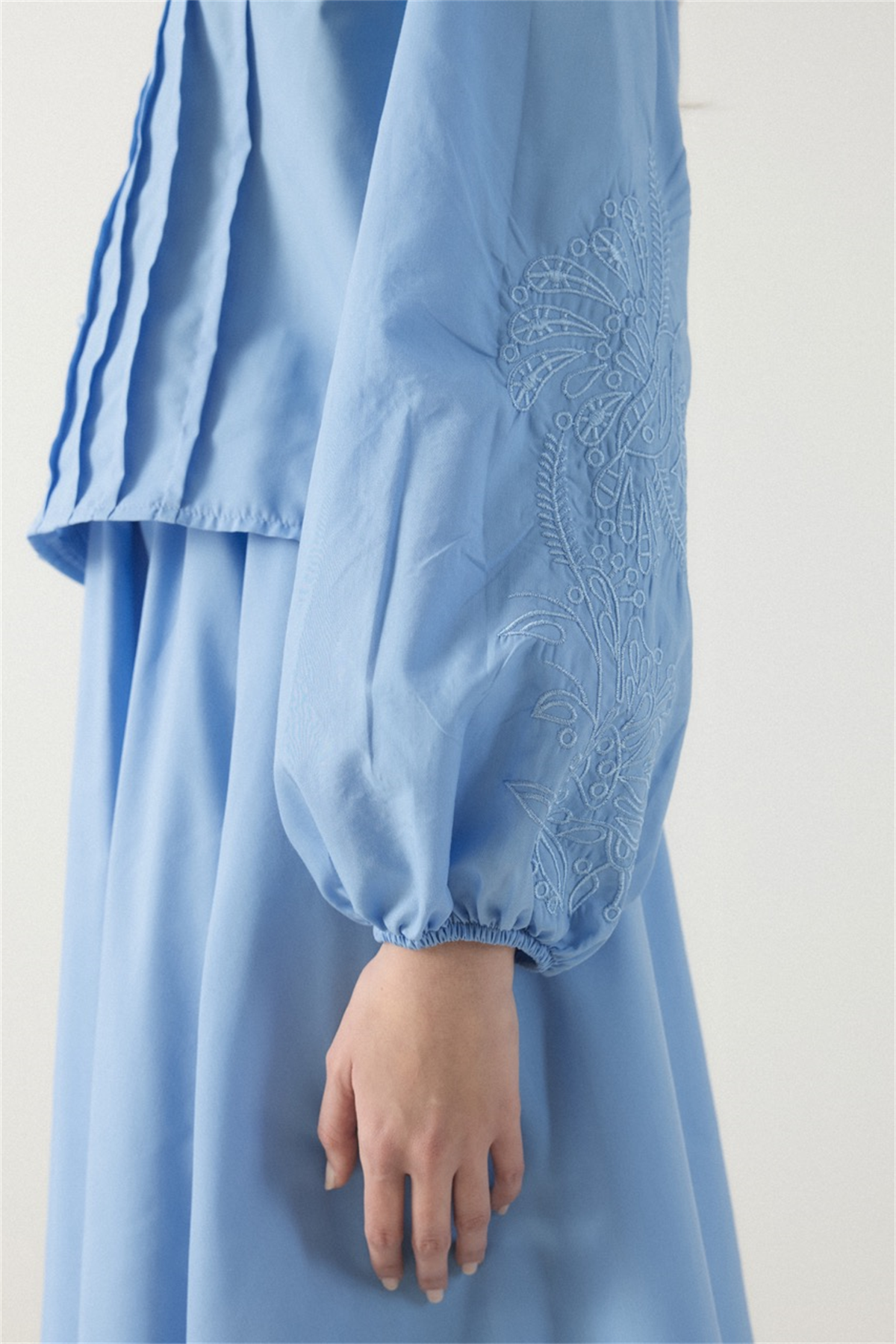 Yaka Nakışlı Dacron Takım - Mavi