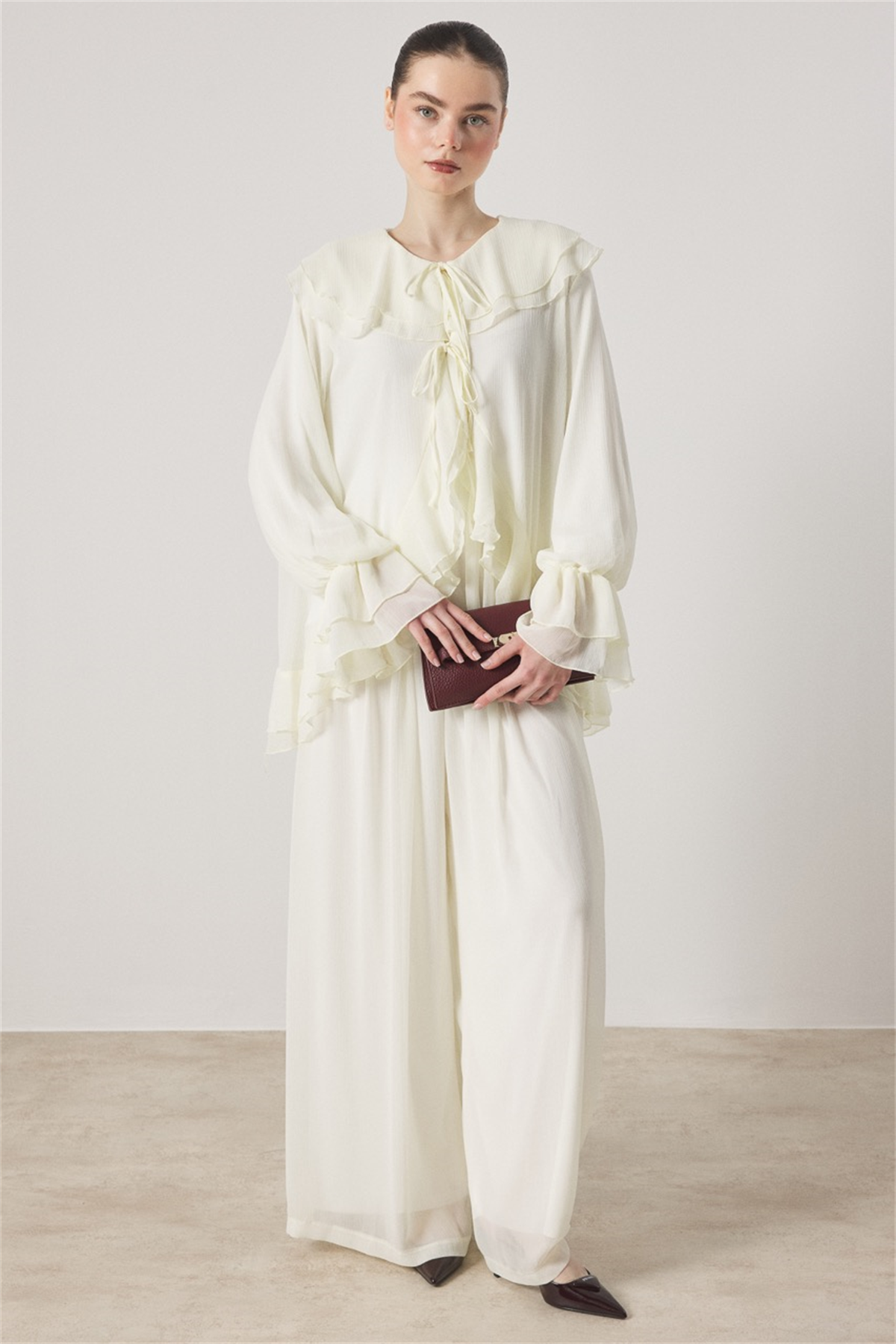 Yaka ve Kol Volanlı Şifon Takım - Krem