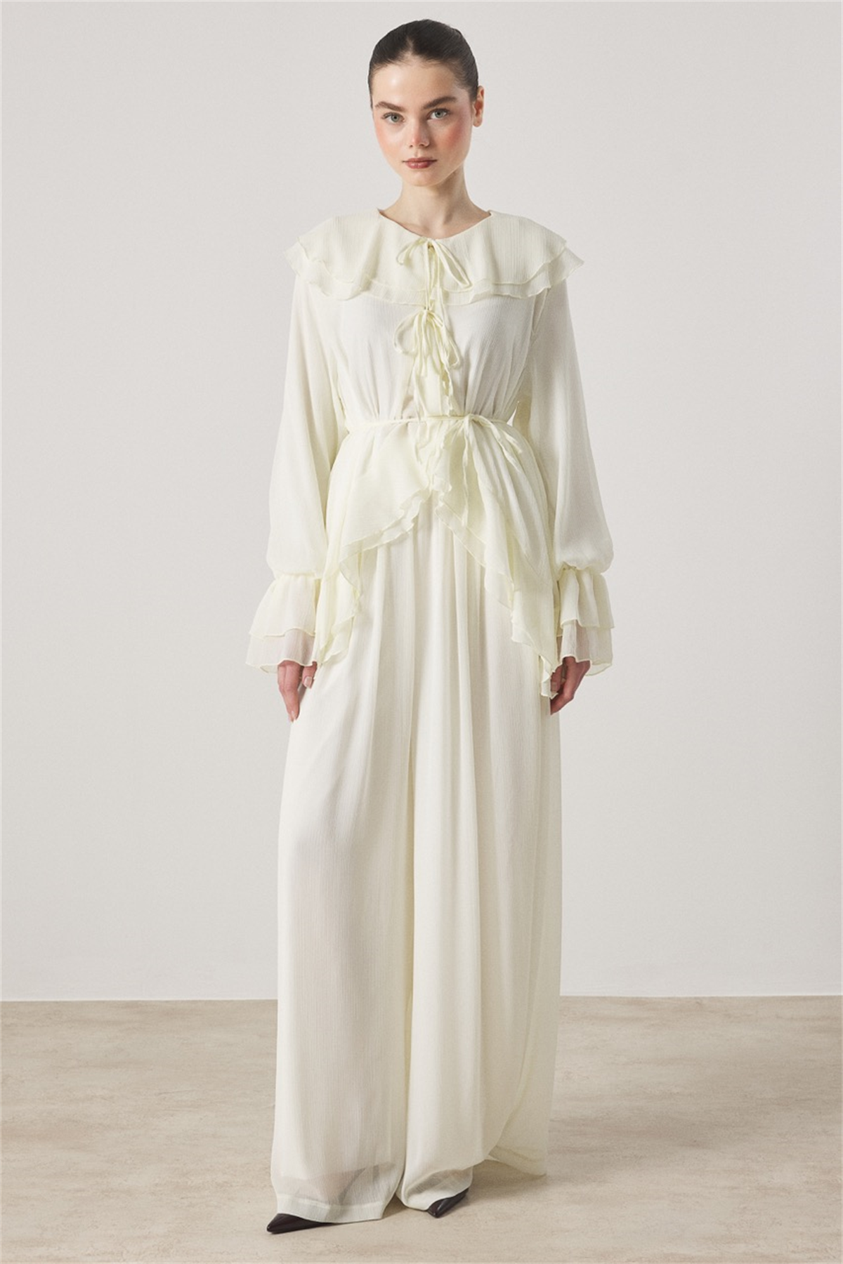 Yaka ve Kol Volanlı Şifon Takım - Krem