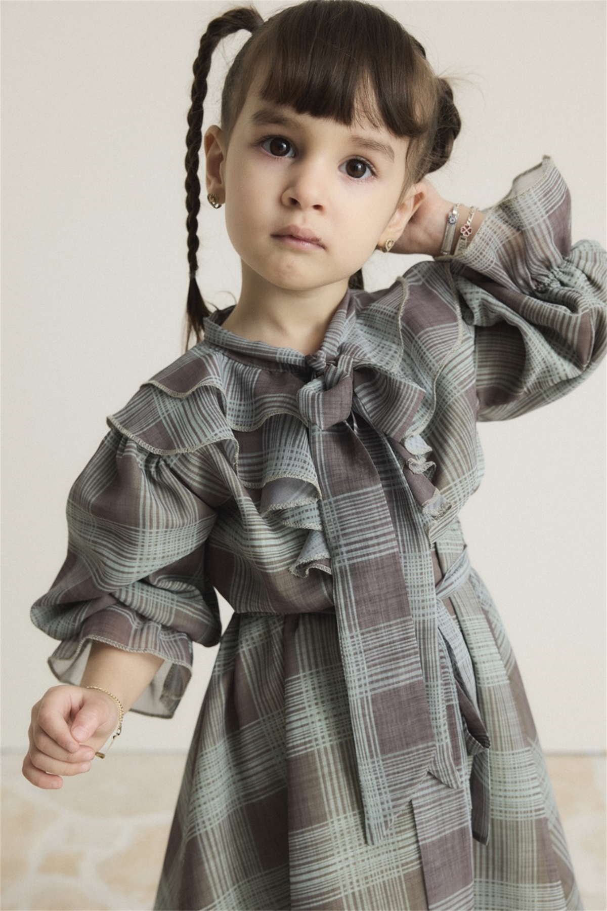 Yaka Volanlı Şifon Ekose Elbise - Haki