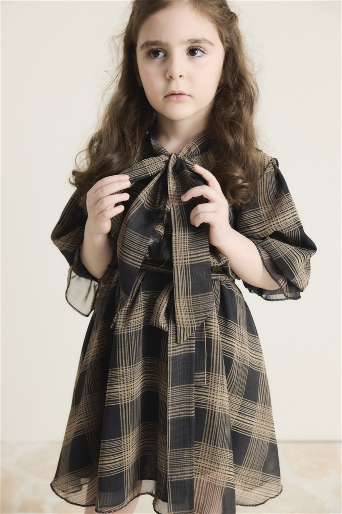 Yaka Volanlı Şifon Ekose Elbise - Siyah