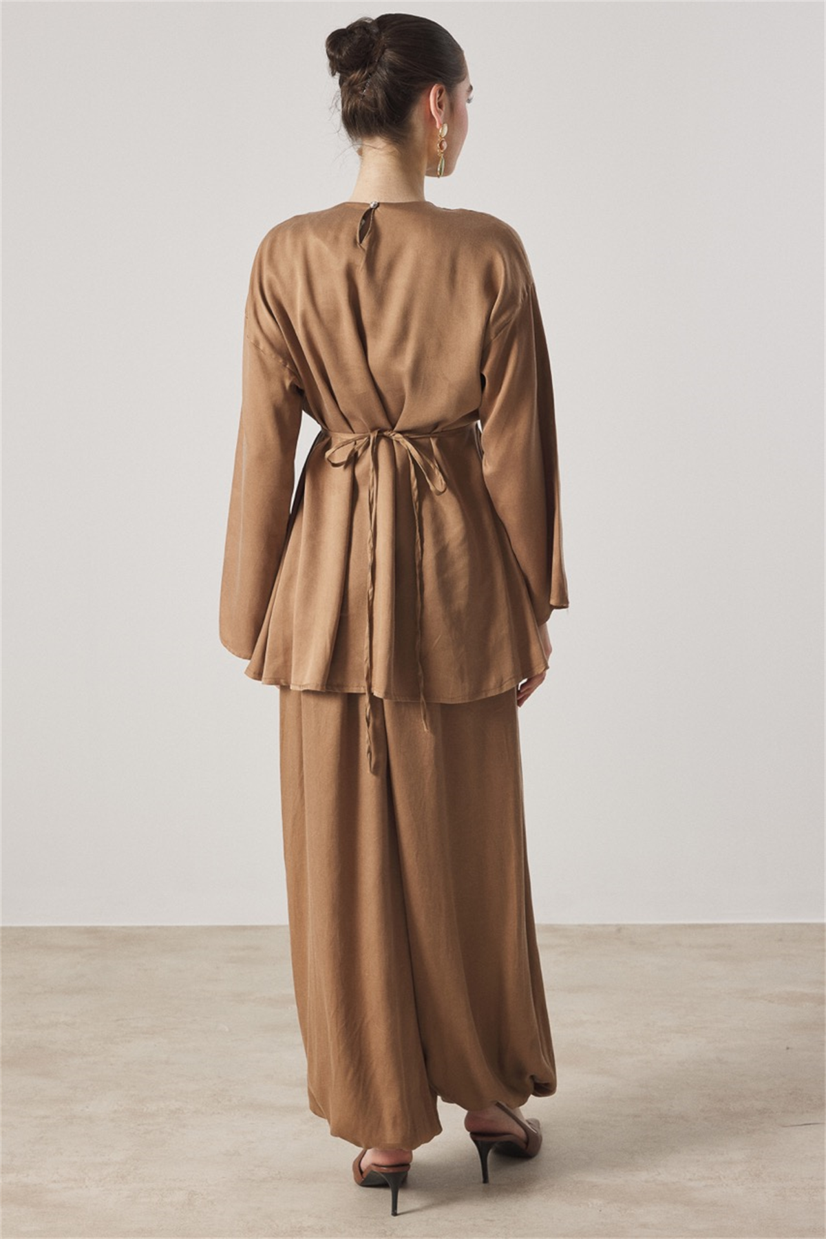 Yırtmaç Detaylı Pantolonlu Takım - Camel