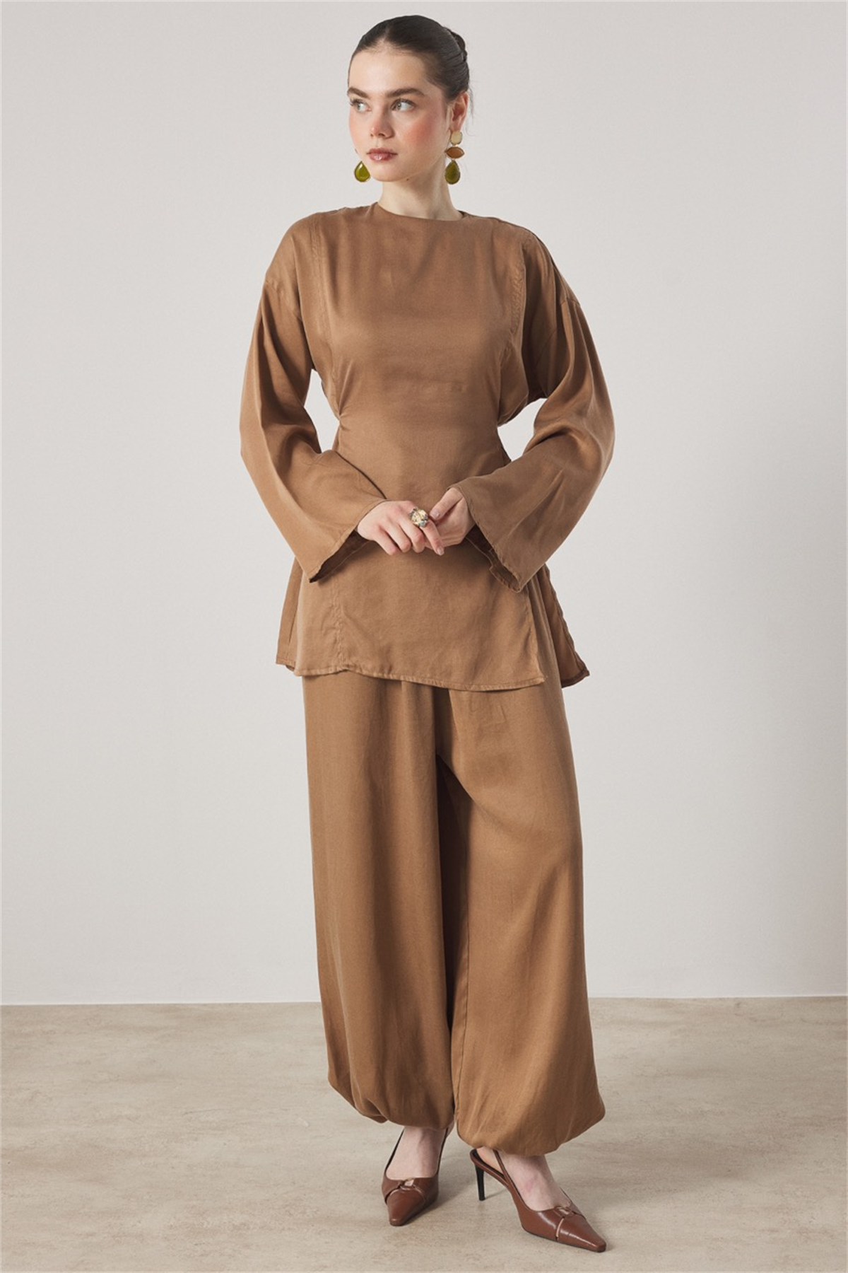 Yırtmaç Detaylı Pantolonlu Takım - Camel