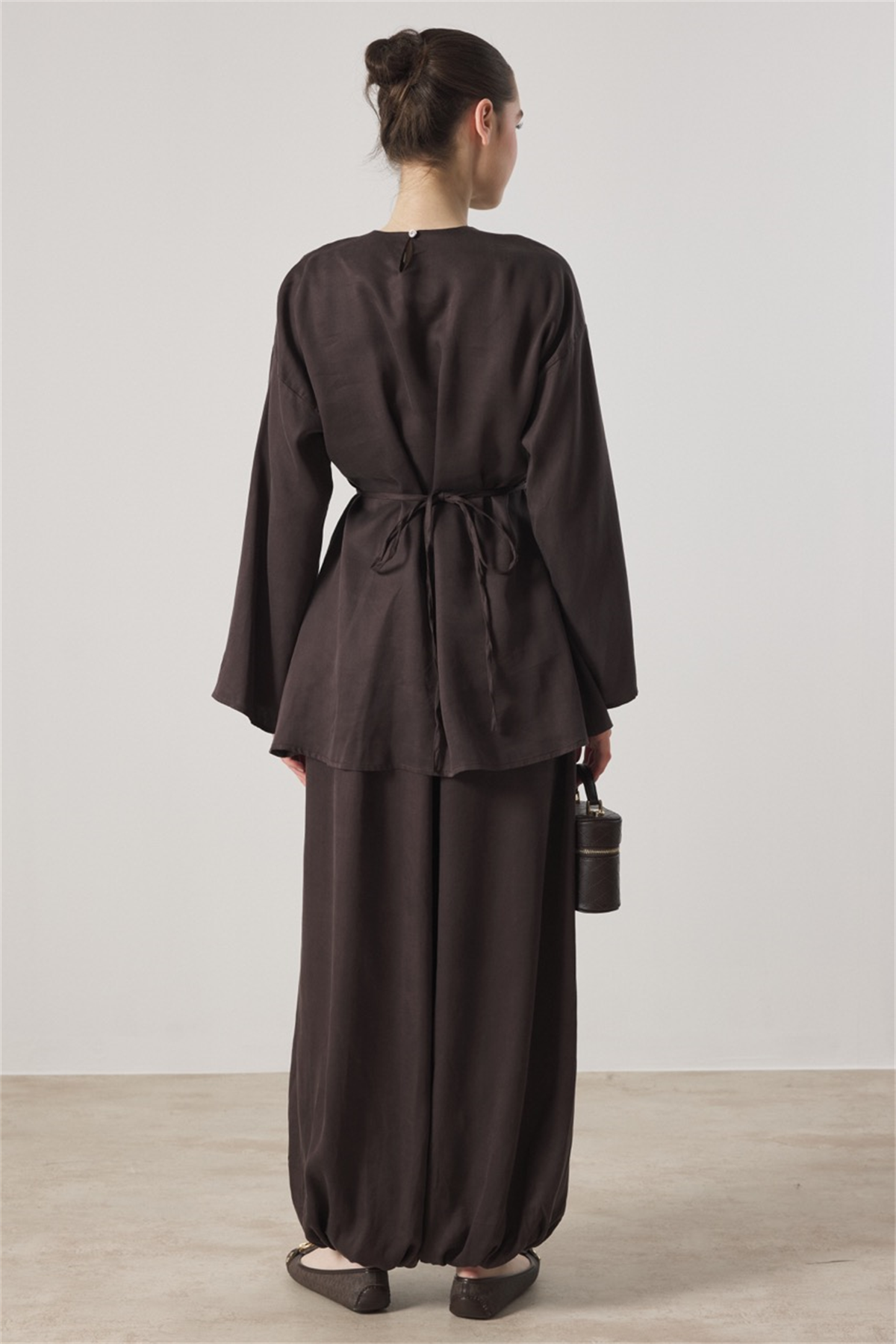 Yırtmaç Detaylı Pantolonlu Takım - Kahve