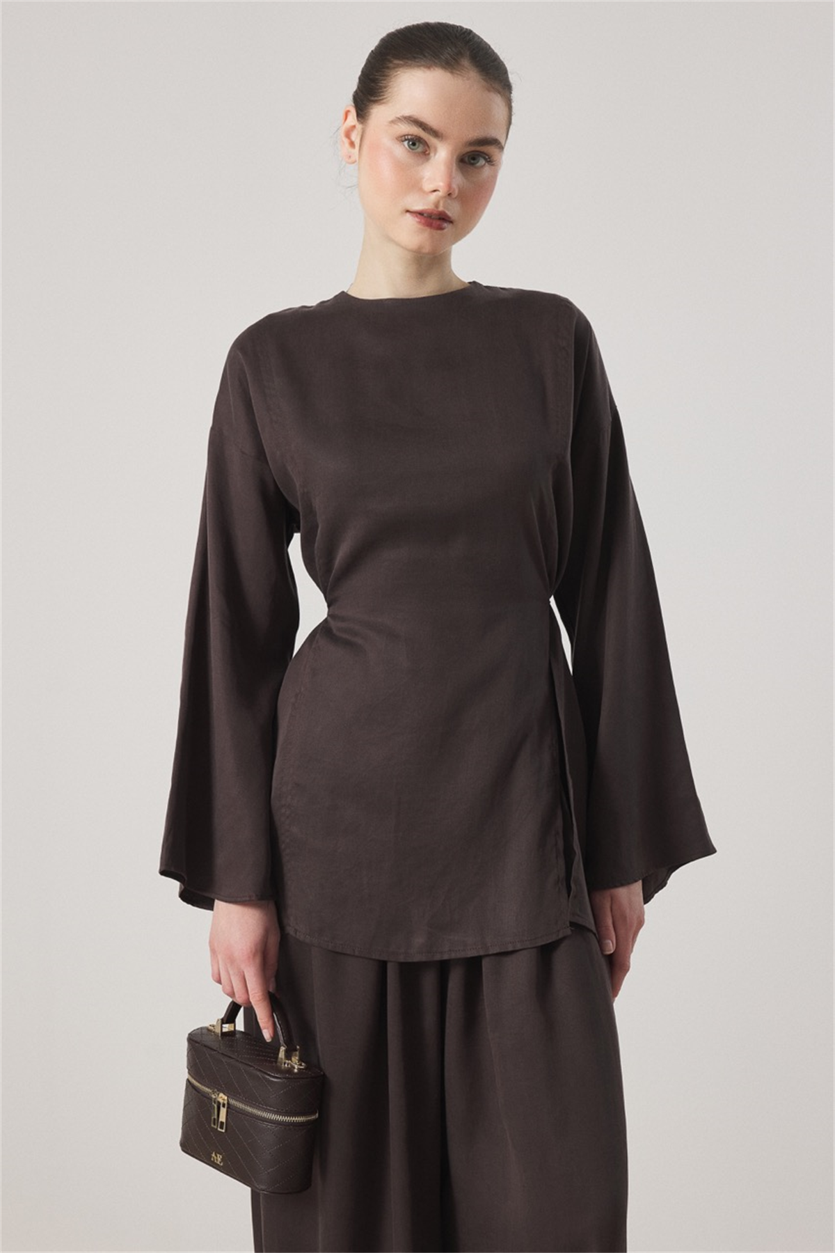 Yırtmaç Detaylı Pantolonlu Takım - Kahve