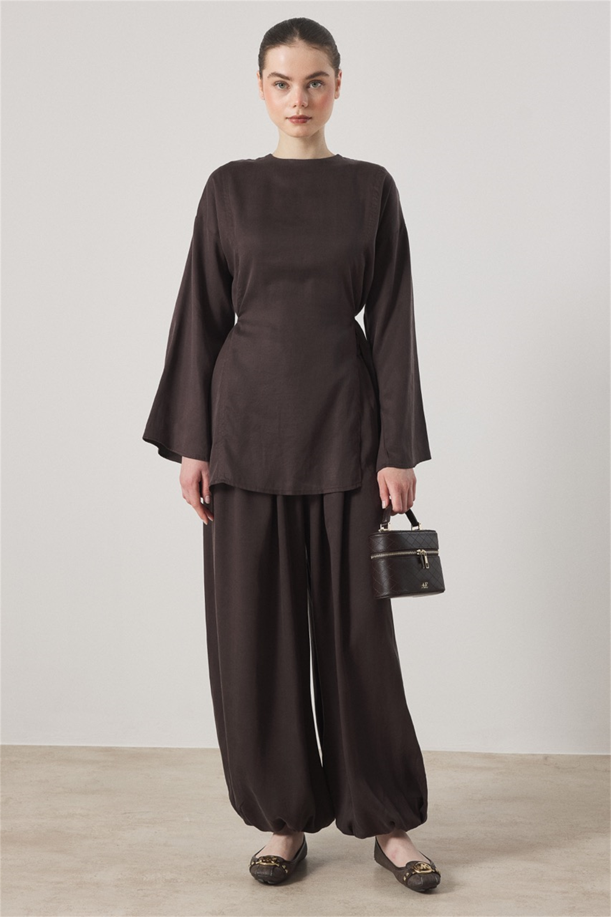 Yırtmaç Detaylı Pantolonlu Takım - Kahve