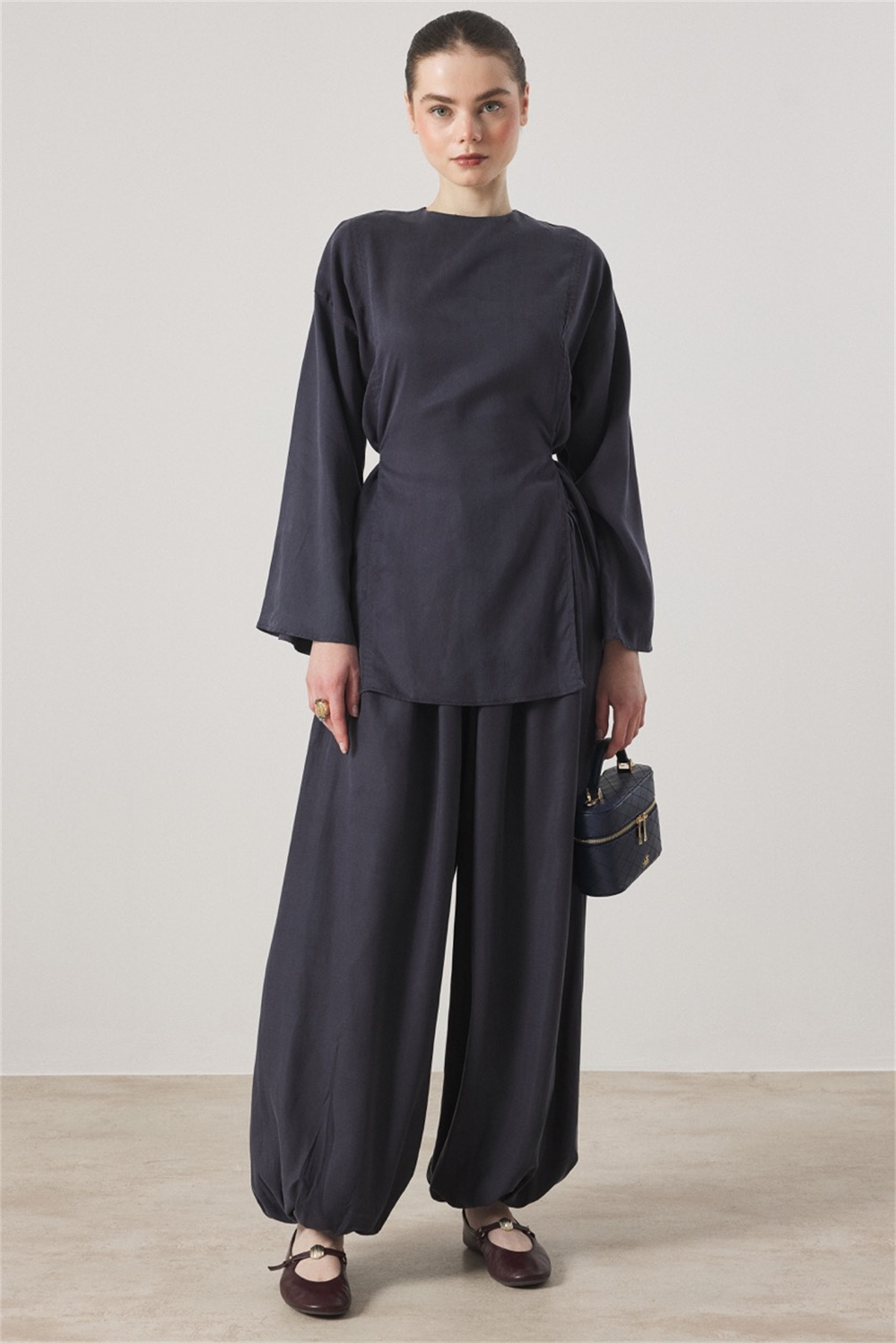 Yırtmaç Detaylı Pantolonlu Takım - Lacivert