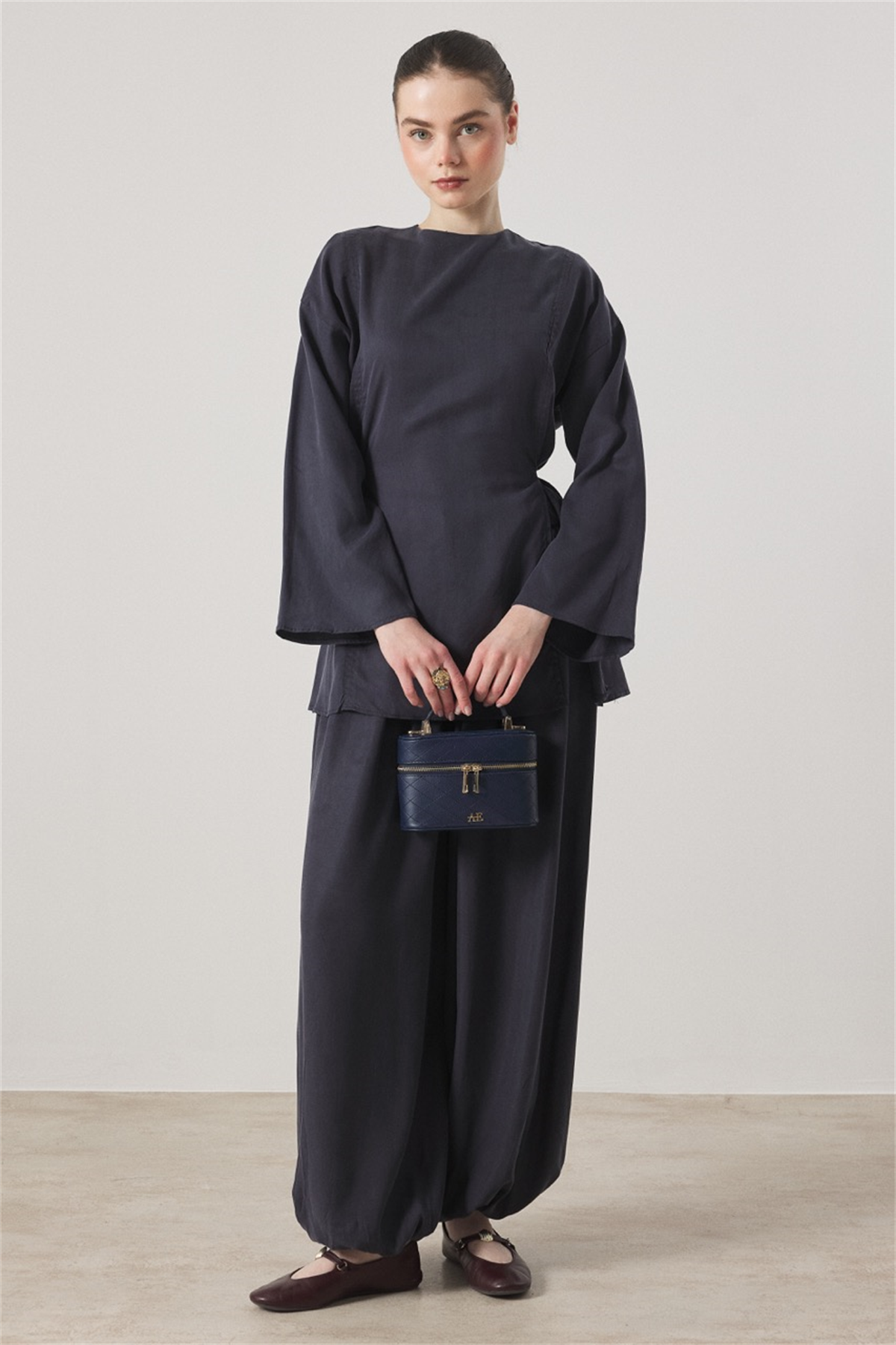 Yırtmaç Detaylı Pantolonlu Takım - Lacivert