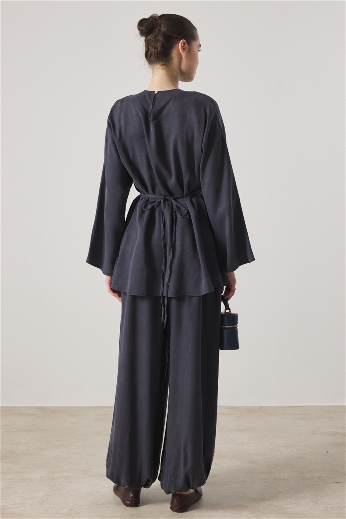 Yırtmaç Detaylı Pantolonlu Takım - Lacivert