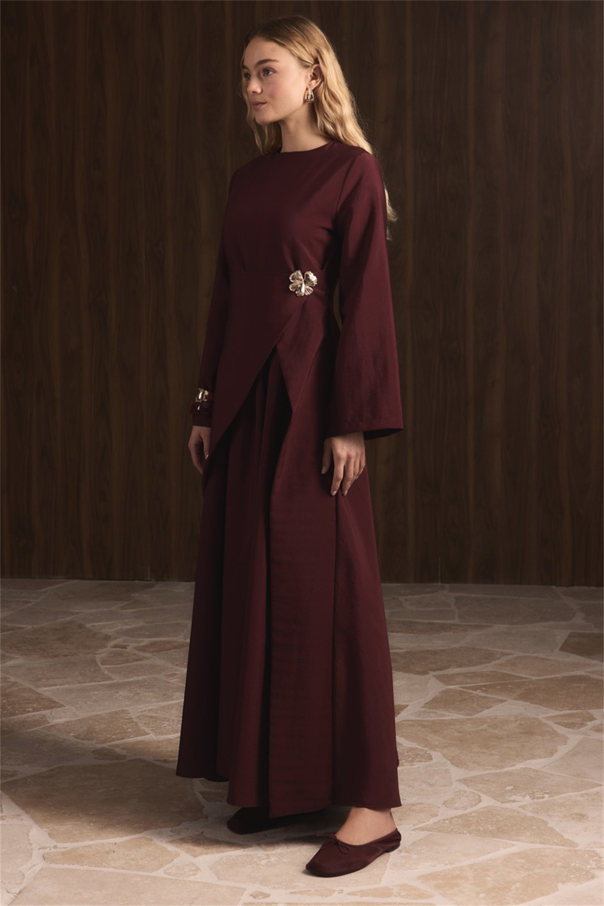 Zoye Önü Broşlu Cupra Elbise - Bordo