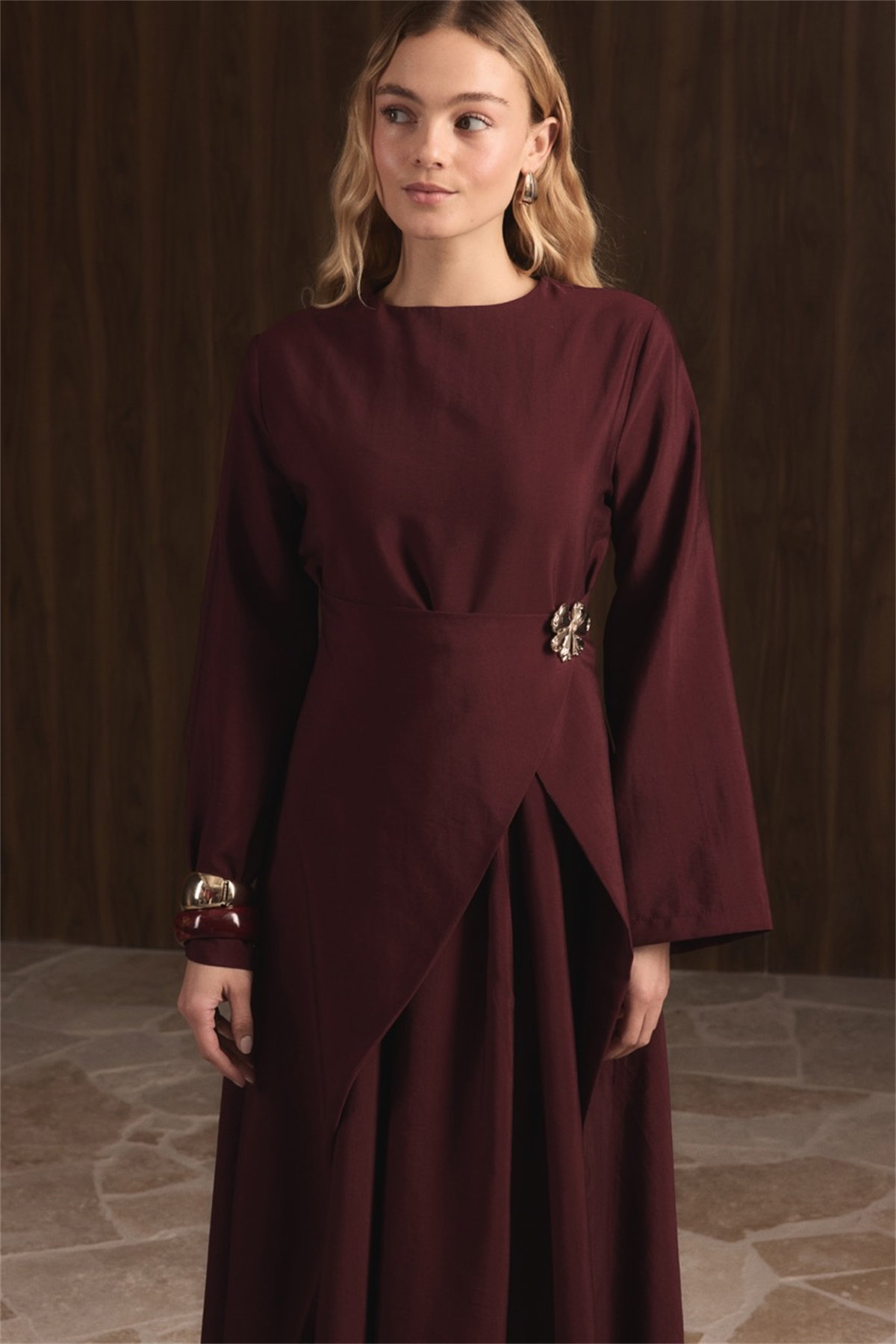 Zoye Önü Broşlu Cupra Elbise - Bordo