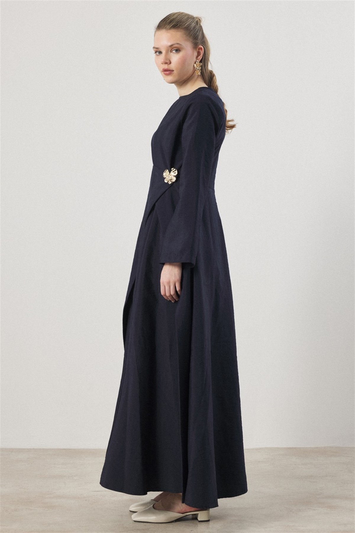 Zoye Önü Broşlu Cupra Elbise - Lacivert